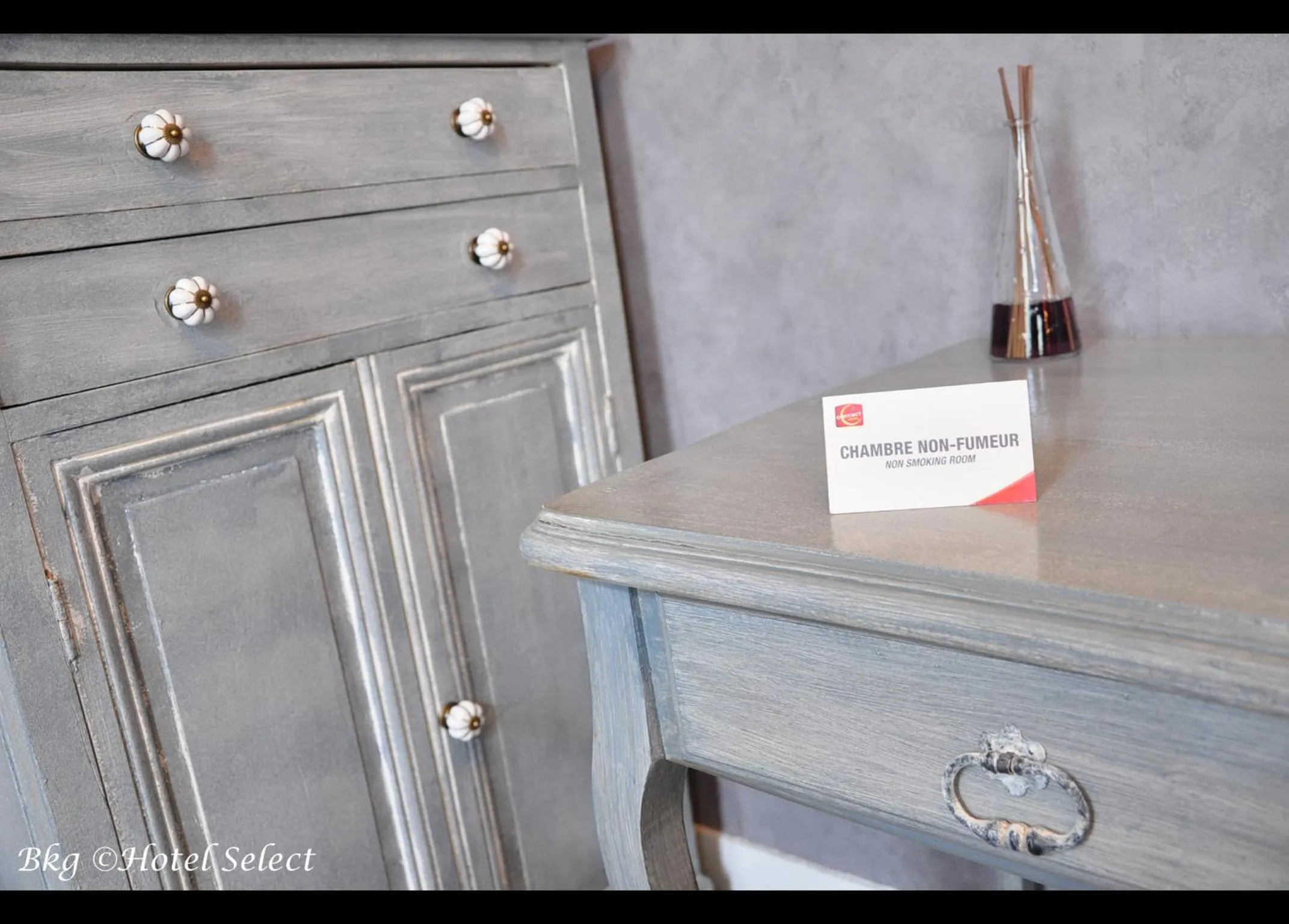 Property building in Hôtel Select