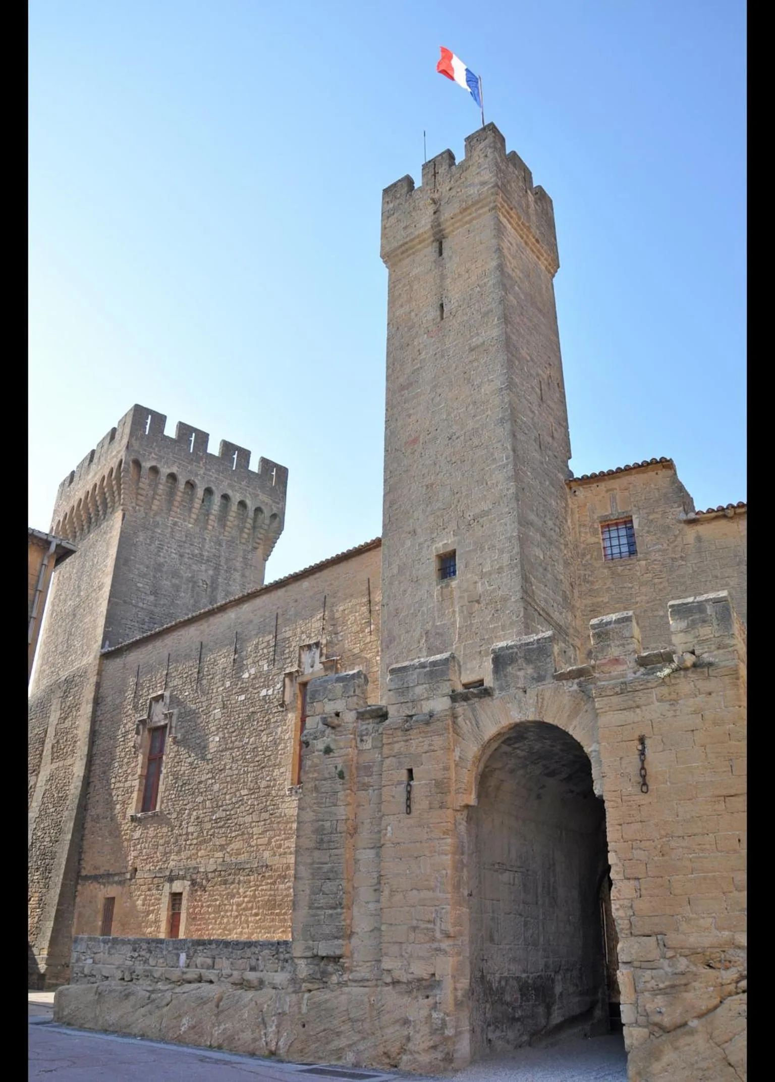 Nearby landmark in Hôtel Select