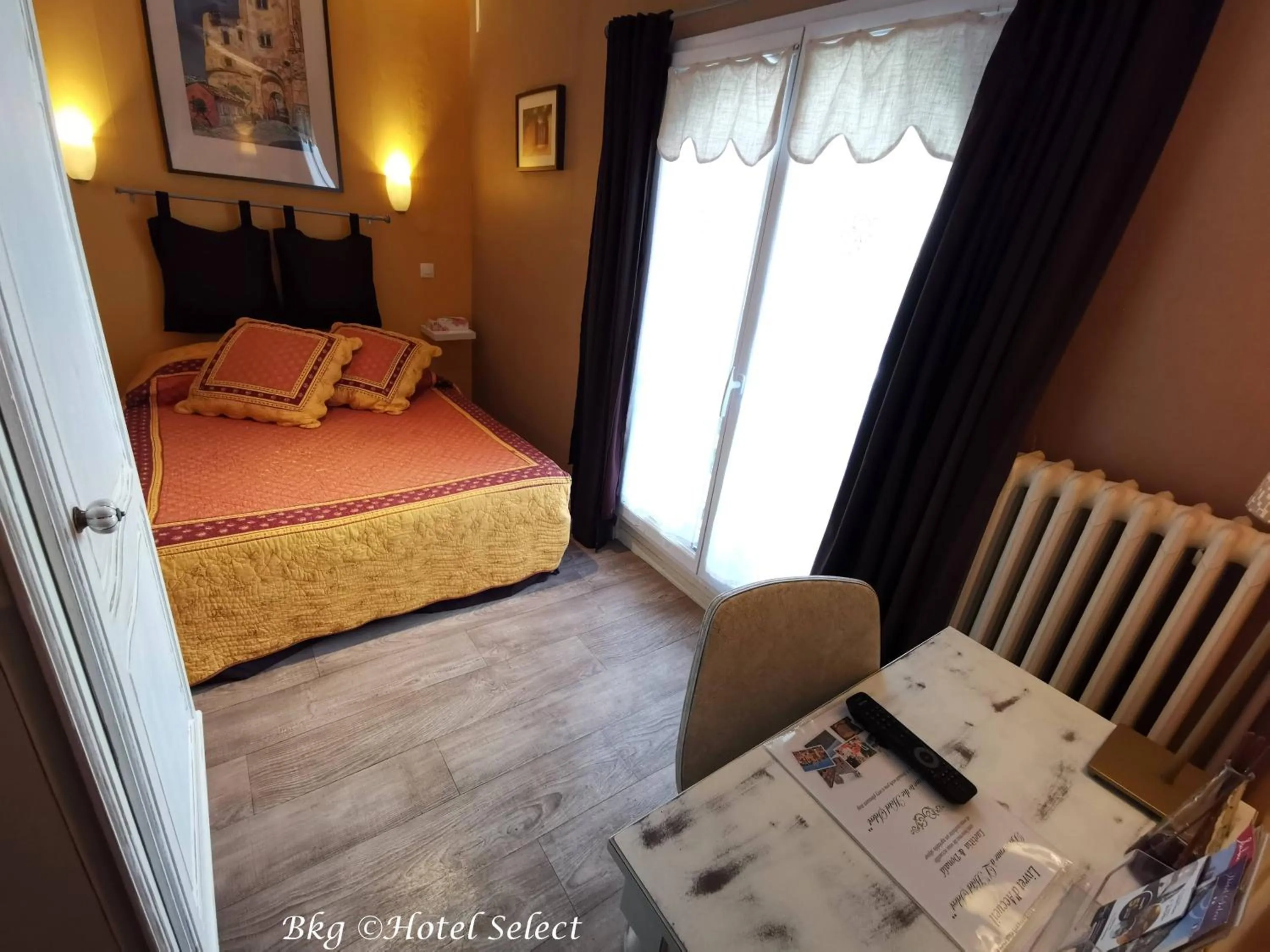 Bed in Hôtel Select