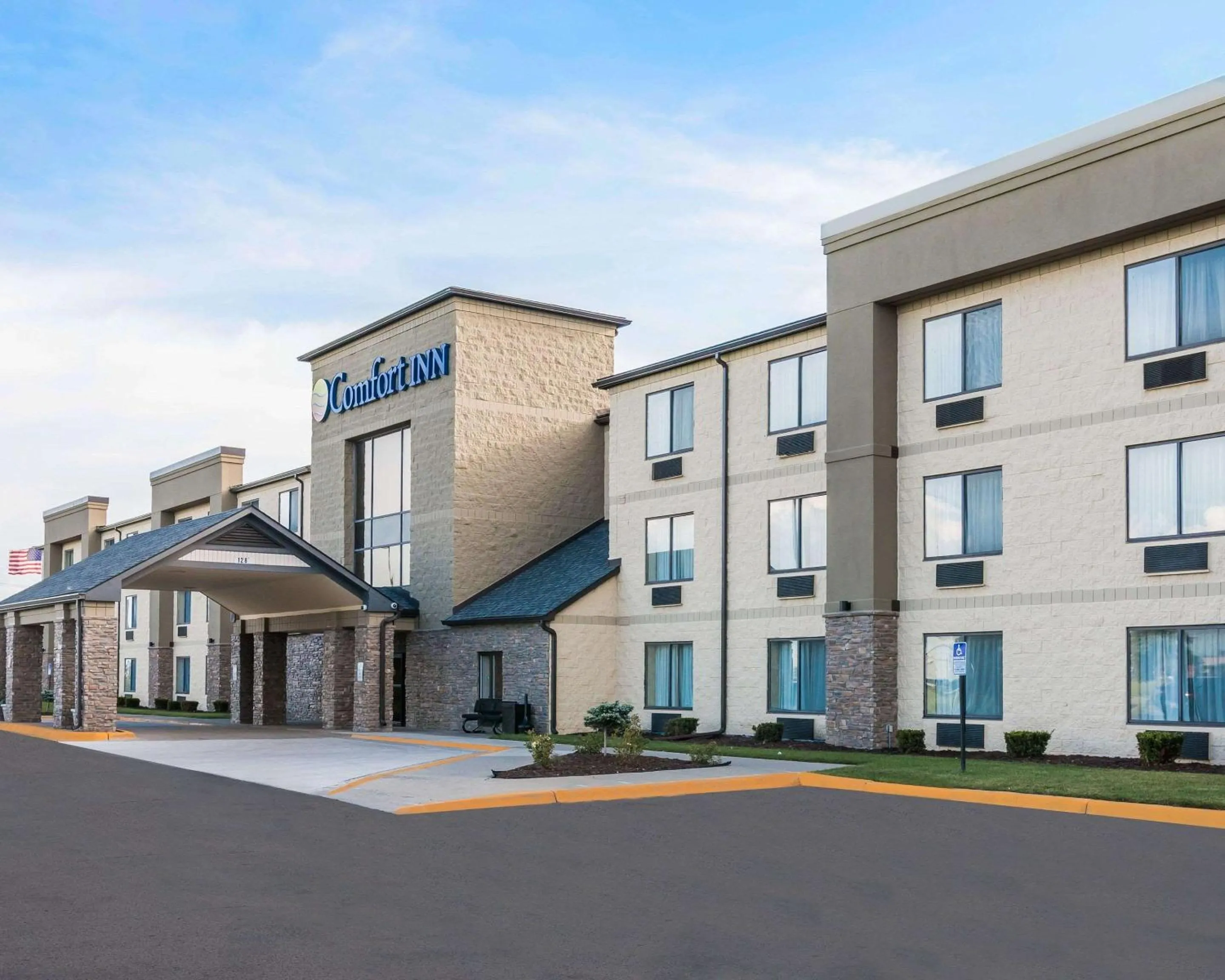 Property building in Comfort Inn Metro Airport