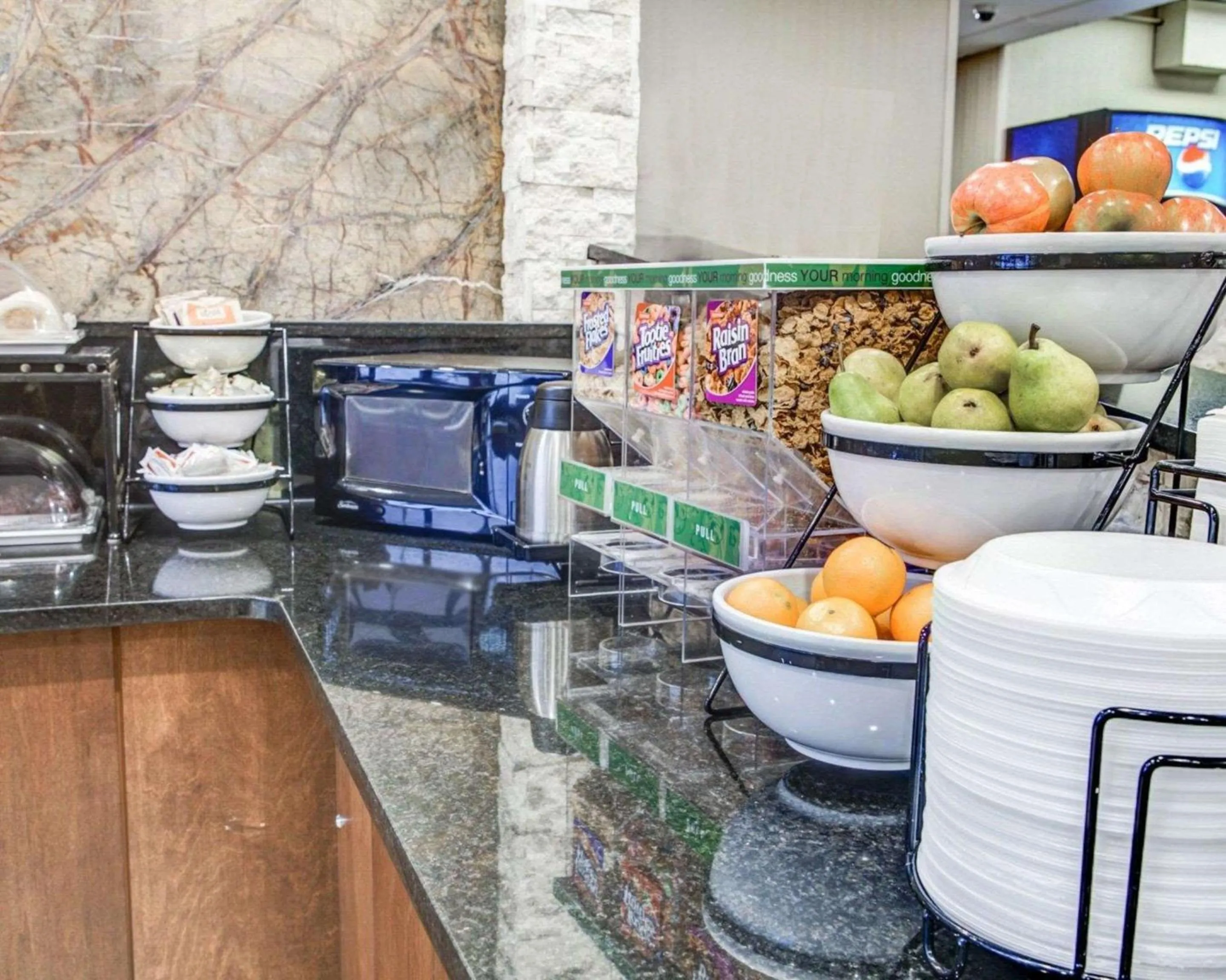 Breakfast in Comfort Inn Metro Airport