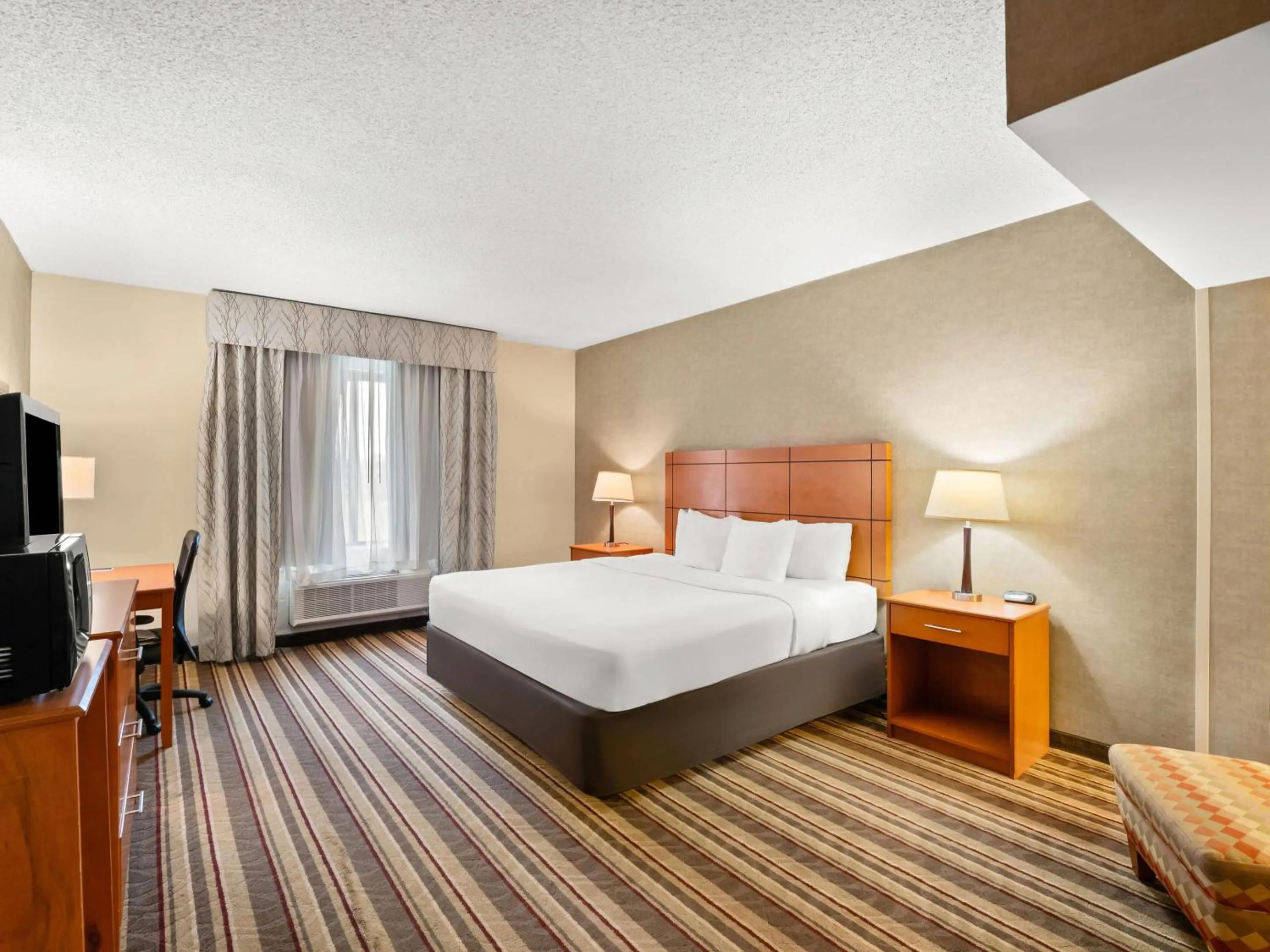 Bedroom, Bed in Comfort Inn Metro Airport