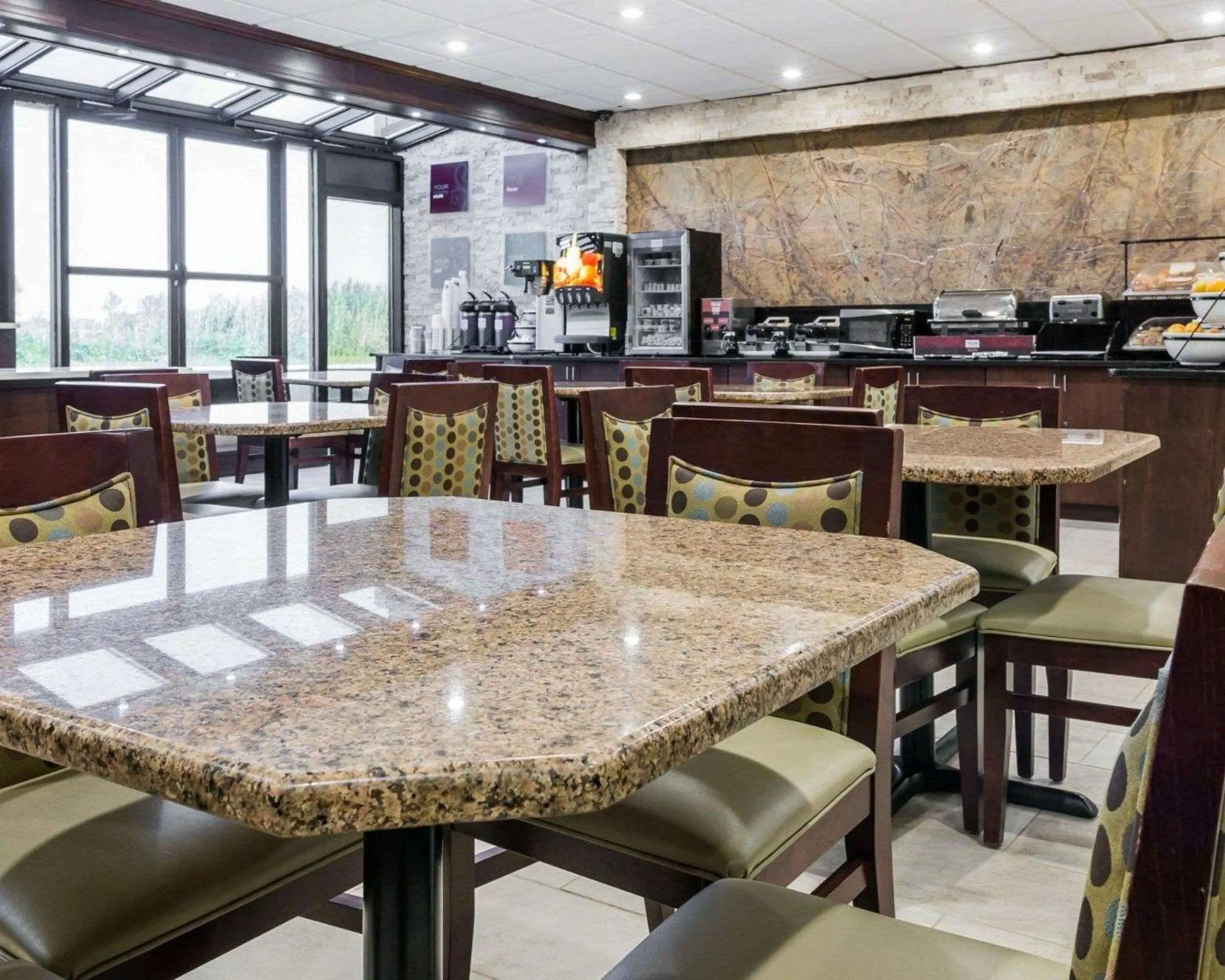 Breakfast in Comfort Inn Metro Airport