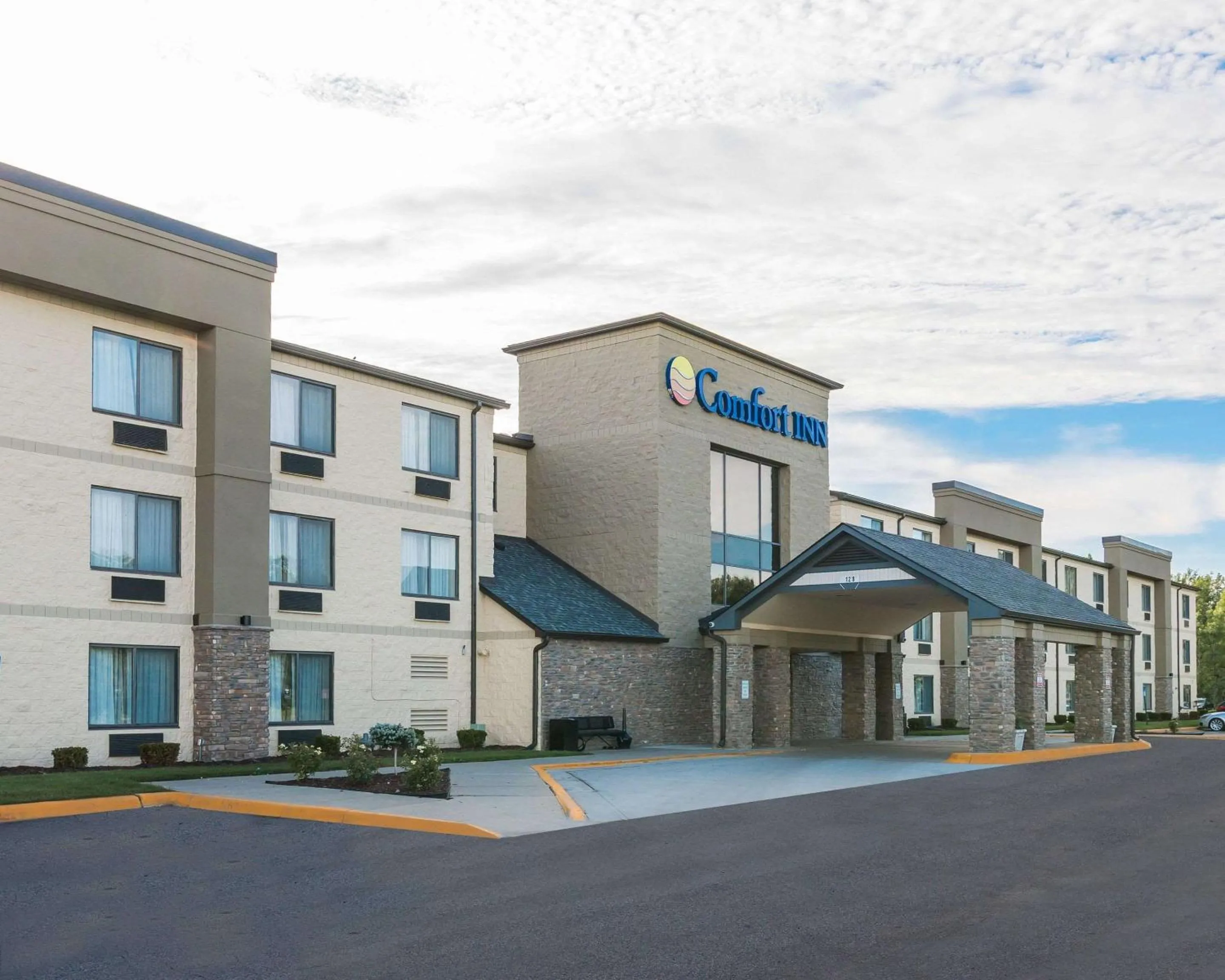 Property building in Comfort Inn Metro Airport