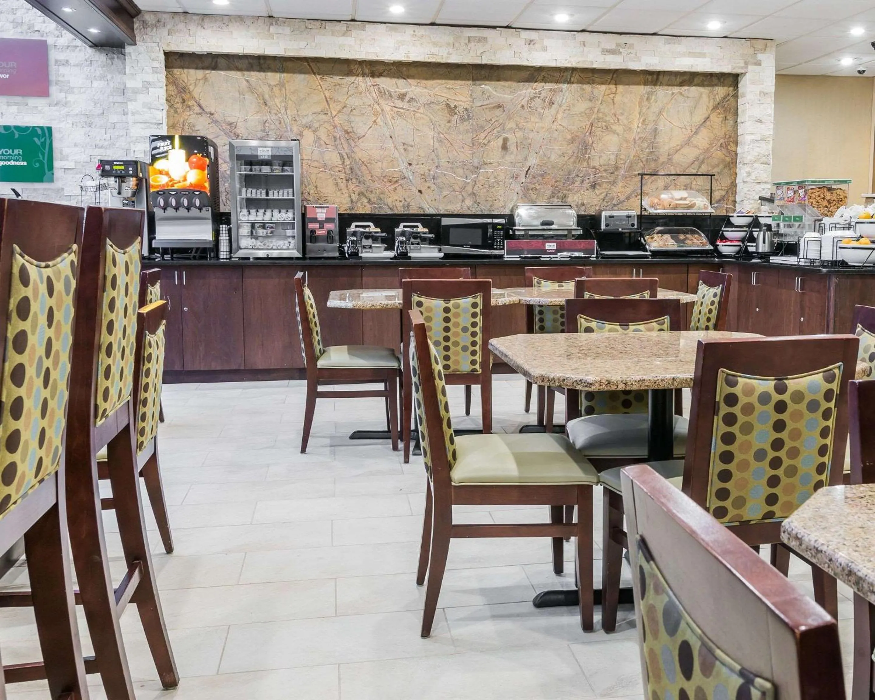 Breakfast in Comfort Inn Metro Airport