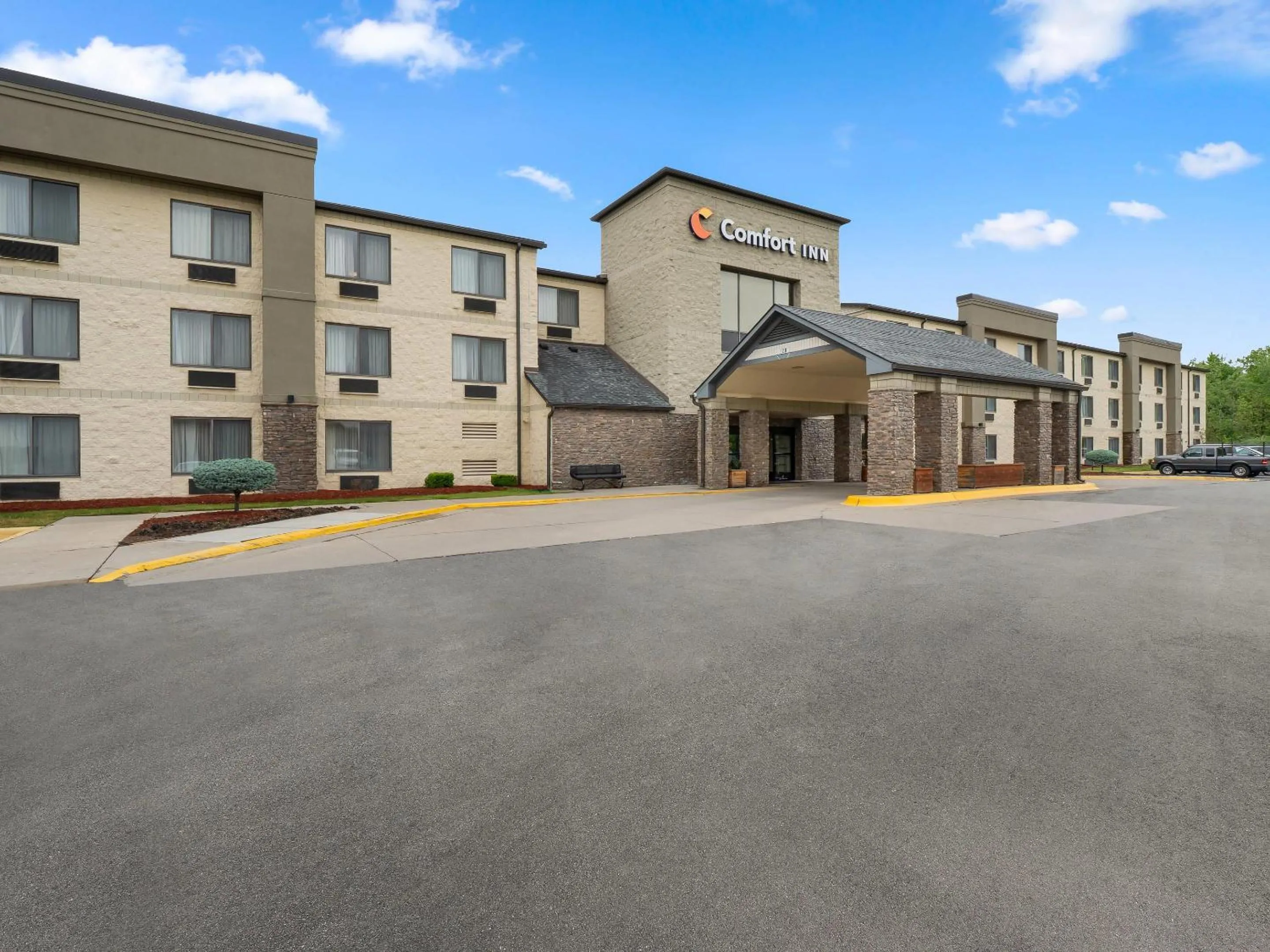 Property building in Comfort Inn Metro Airport