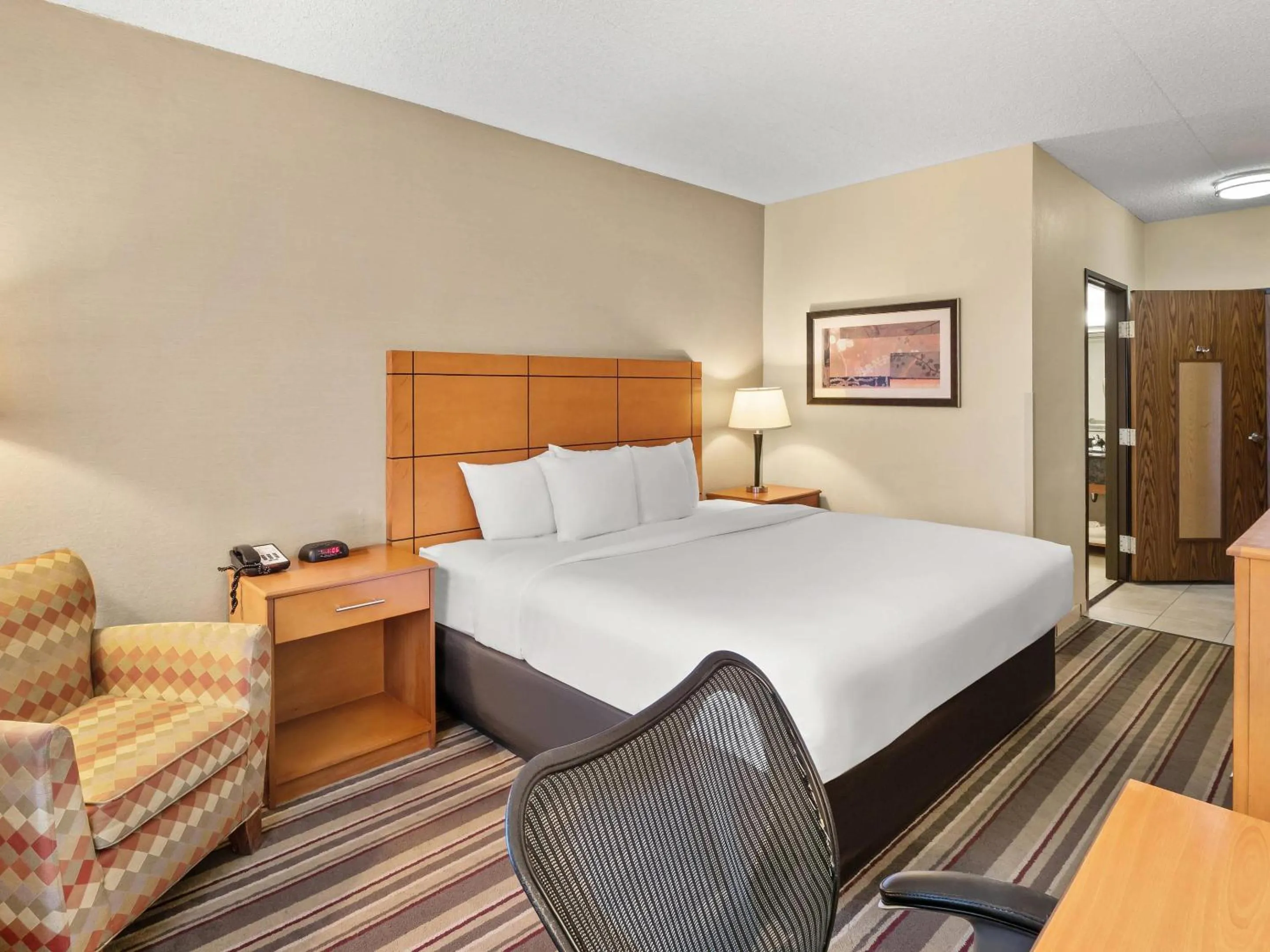 Bedroom, Bed in Comfort Inn Metro Airport