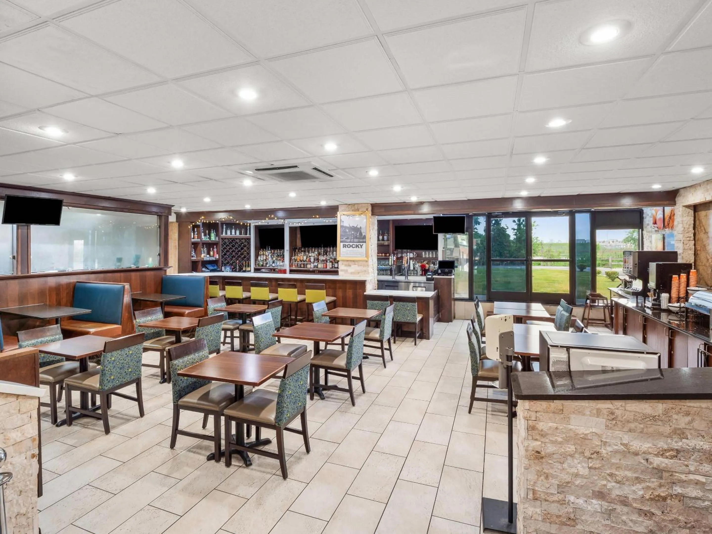 Lounge or bar in Comfort Inn Metro Airport