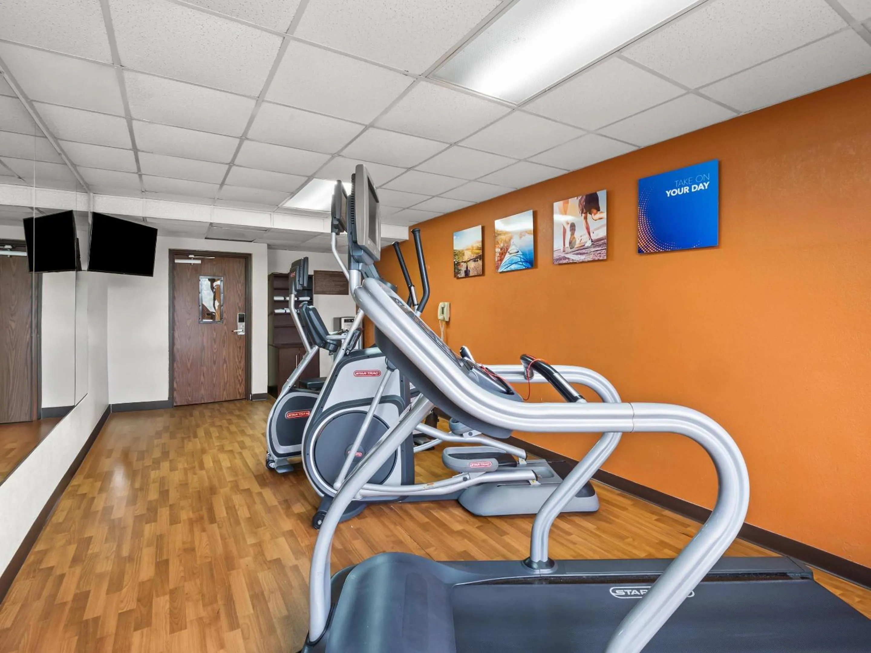 Fitness centre/facilities in Comfort Inn Metro Airport