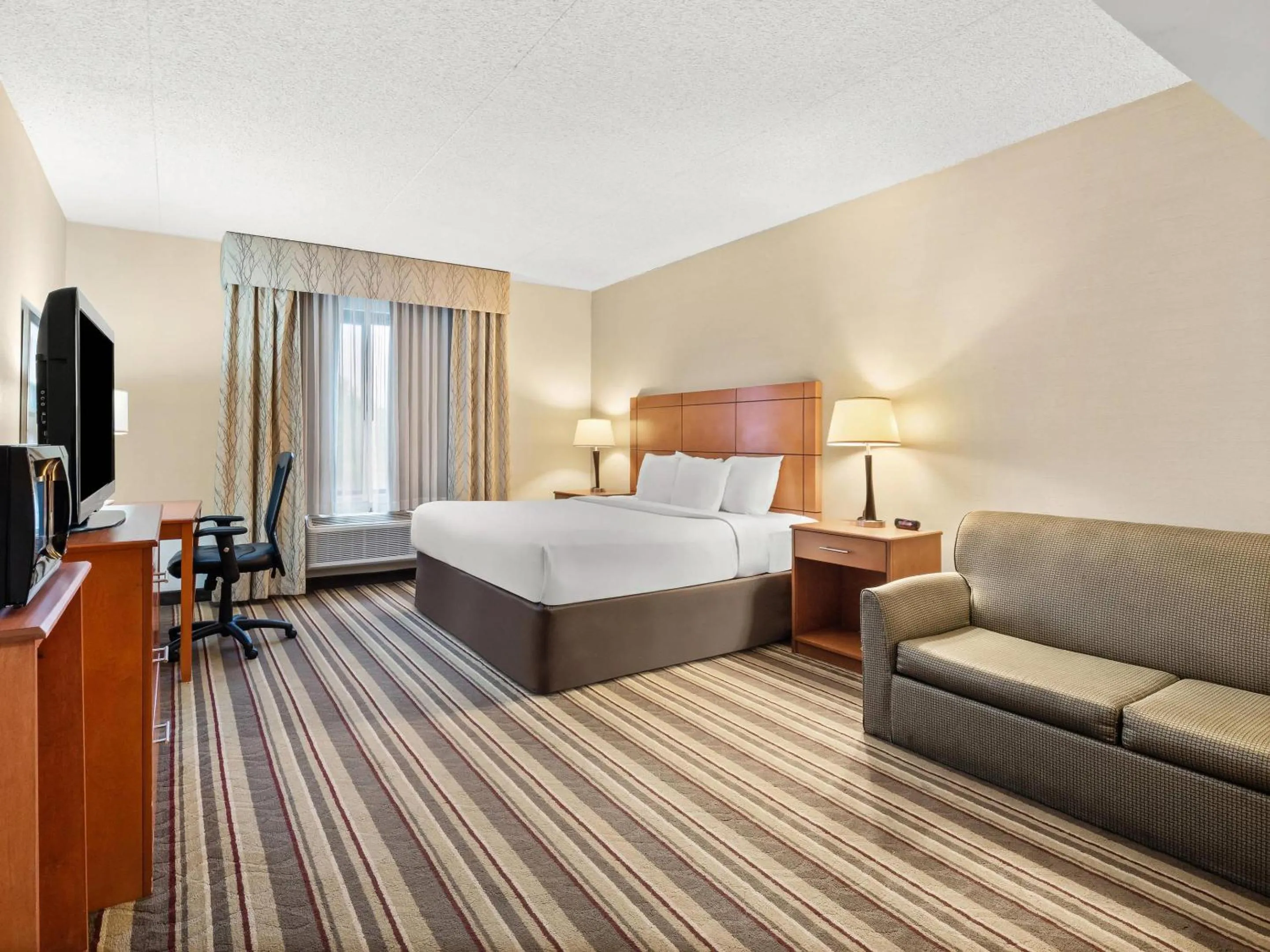 Bedroom, Bed in Comfort Inn Metro Airport