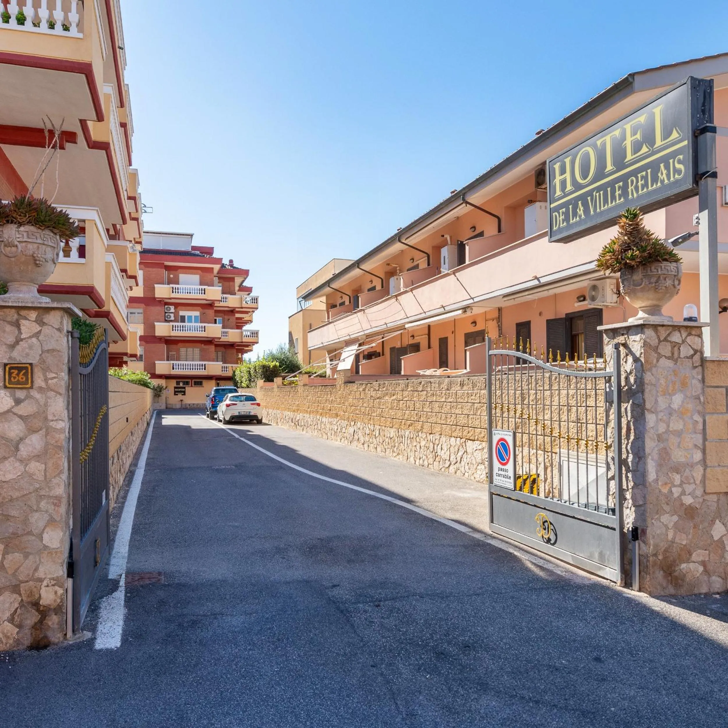 Street view in Hotel De La Ville Relais