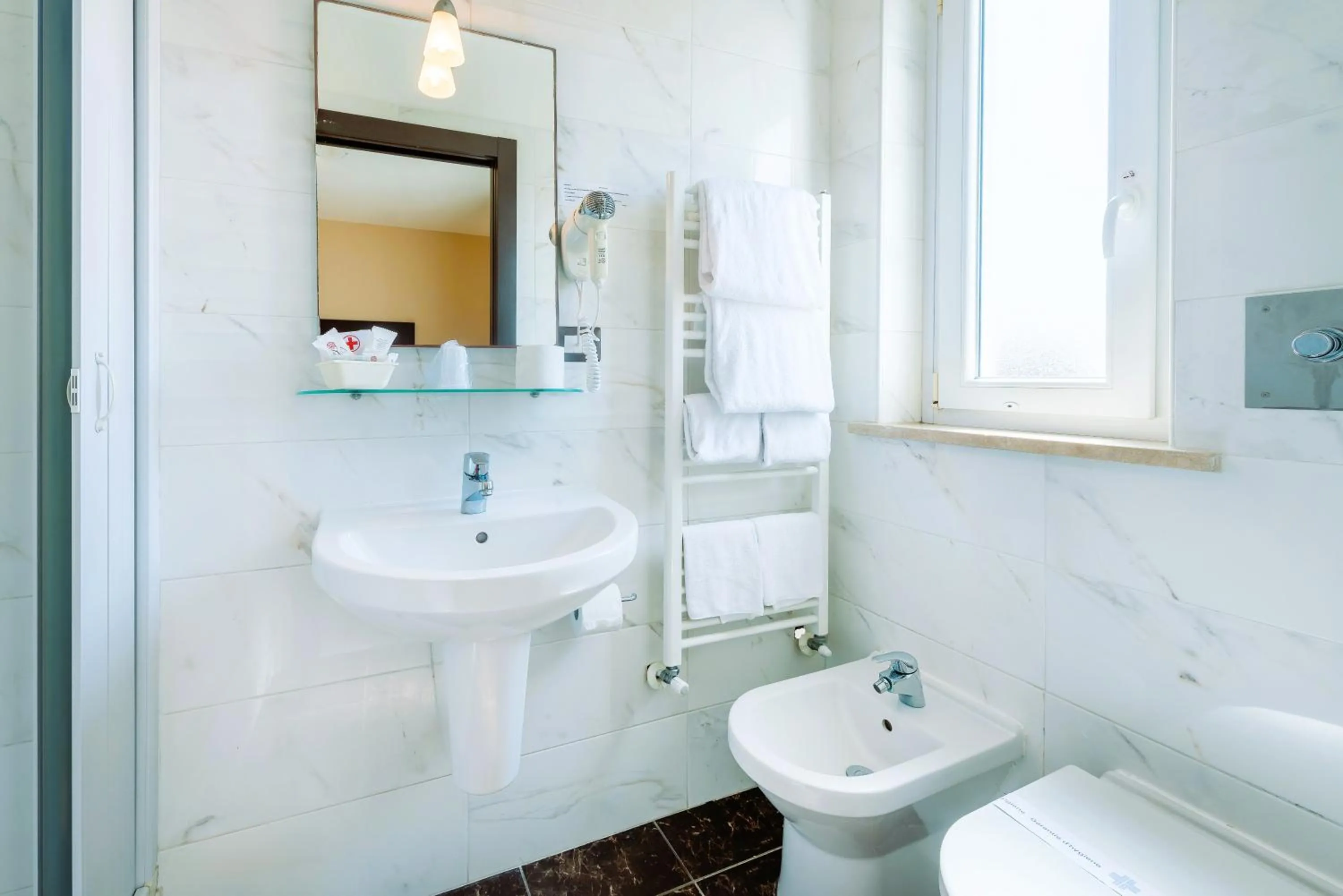 Bathroom in Hotel De La Ville Relais