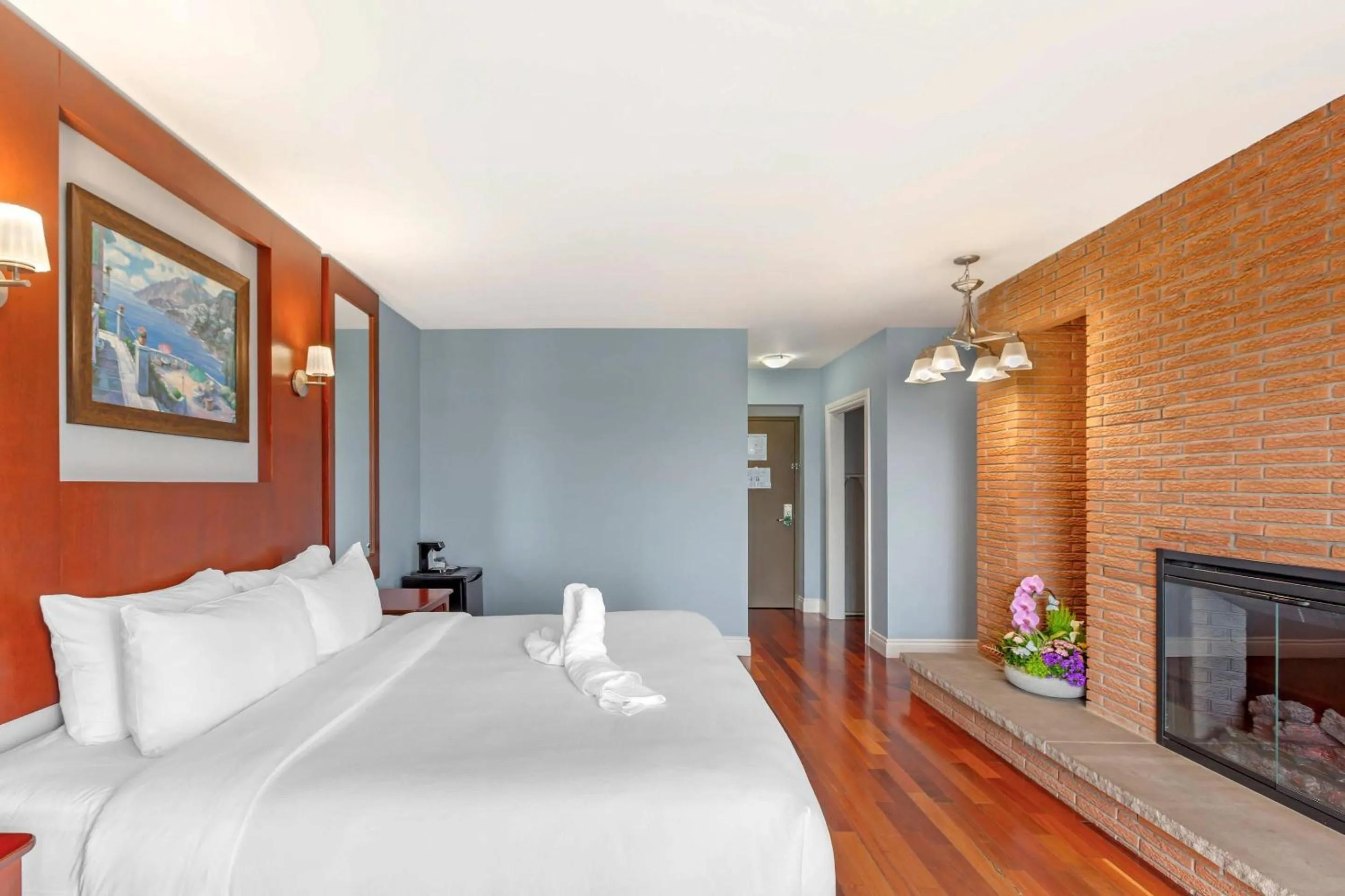 Bedroom, Bed in Quality Hotel Fallsview Cascade