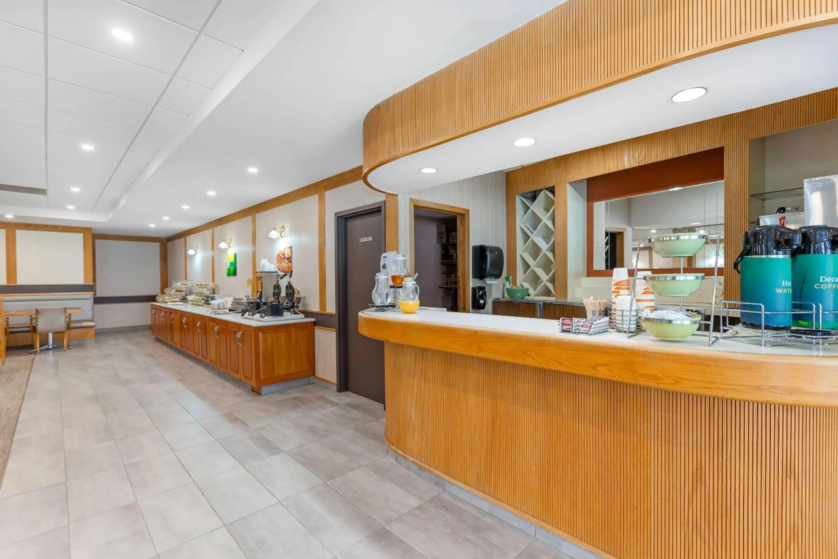 Breakfast in Quality Hotel Fallsview Cascade