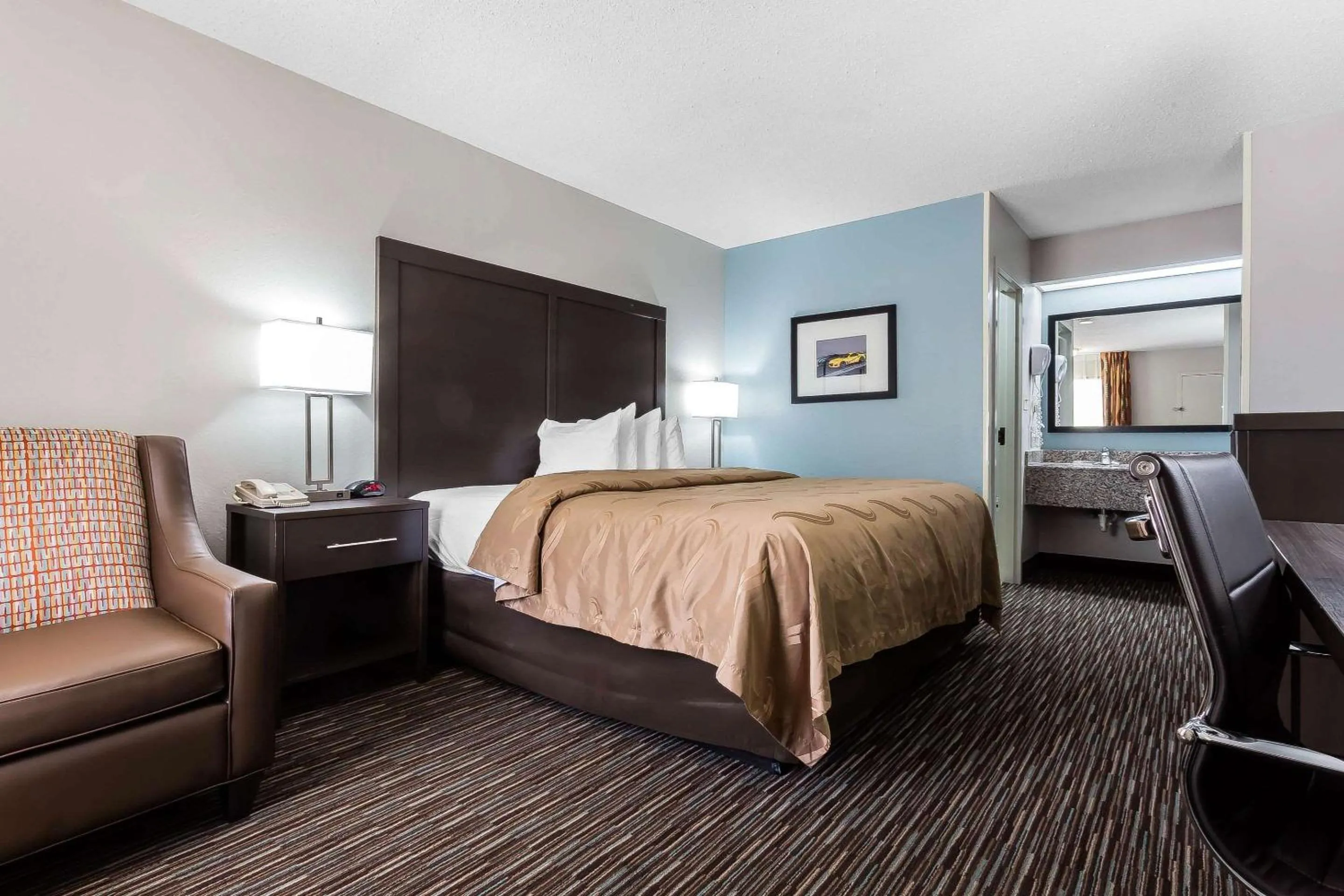 Photo of the whole room, Bed in Quality Inn & Suites Mooresville-Lake Norman