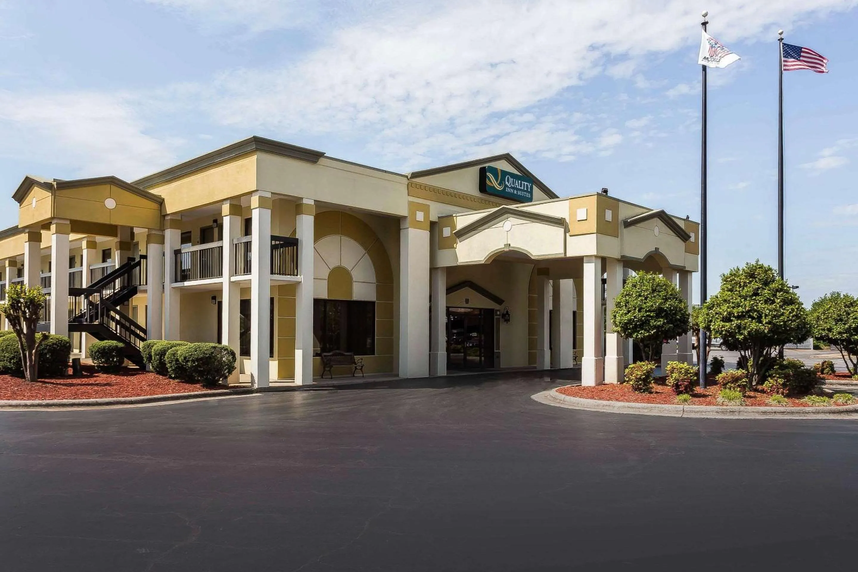 Property building in Quality Inn & Suites Mooresville-Lake Norman