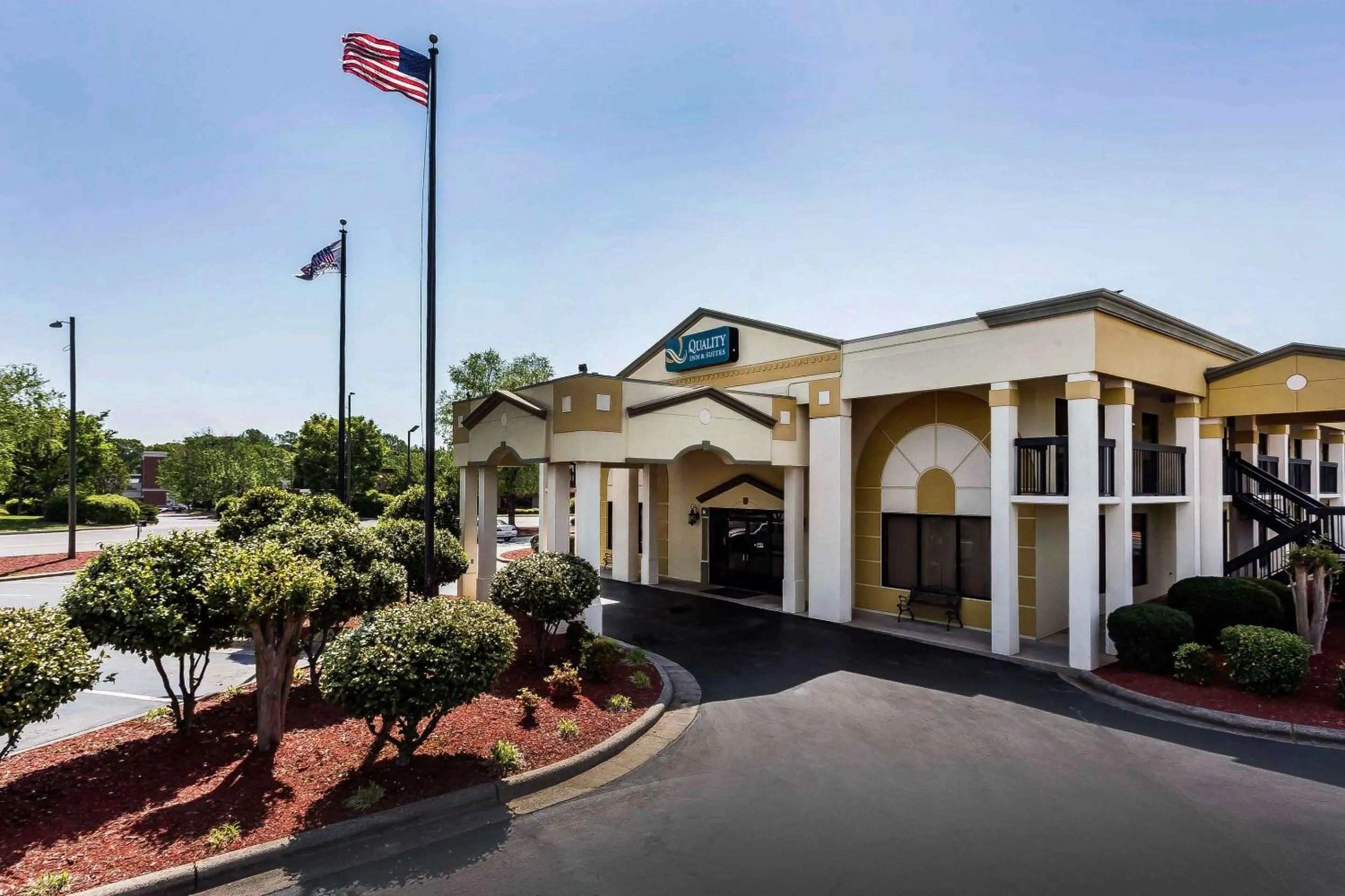 Property building in Quality Inn & Suites Mooresville-Lake Norman
