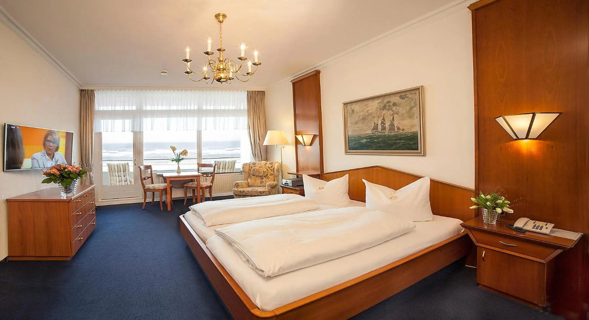 Photo of the whole room, Bed in Strandhotel Monbijou GmbH garni
