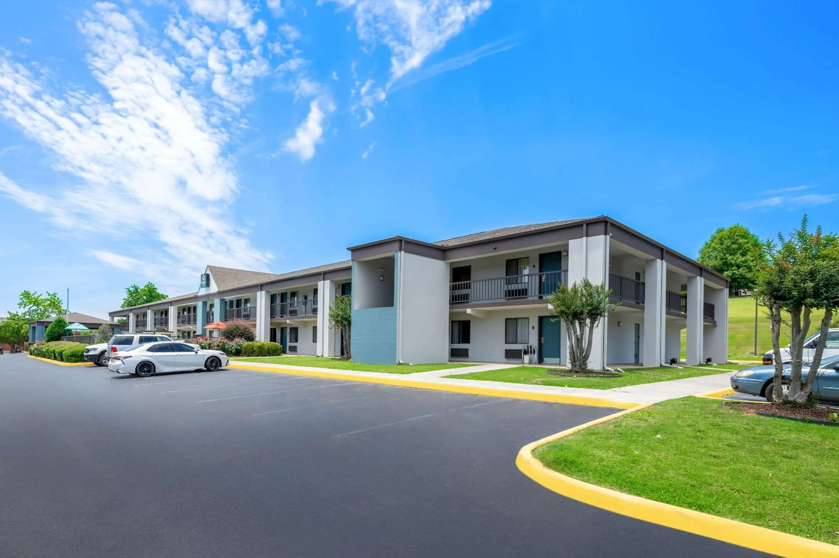 Property building in Quality Inn Pelham I-65 exit 246