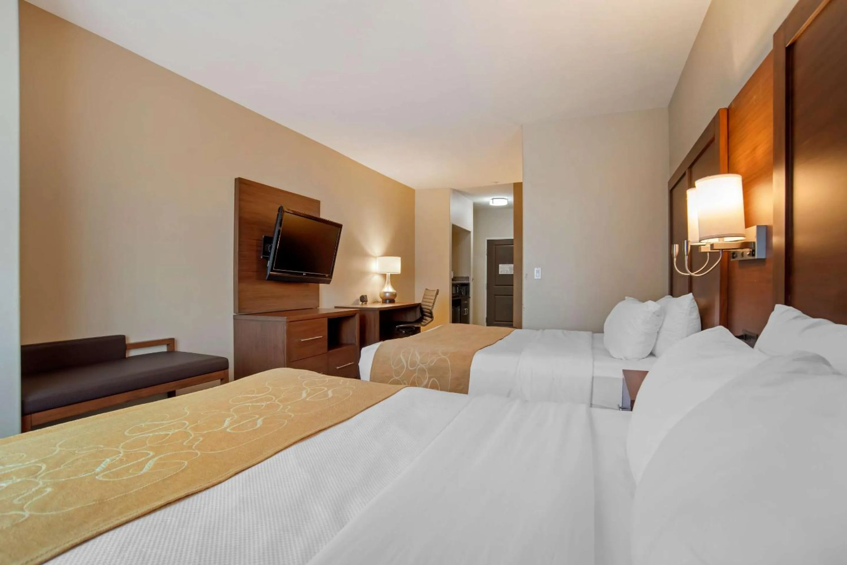 Bedroom, Bed in Comfort Suites Alexandria North