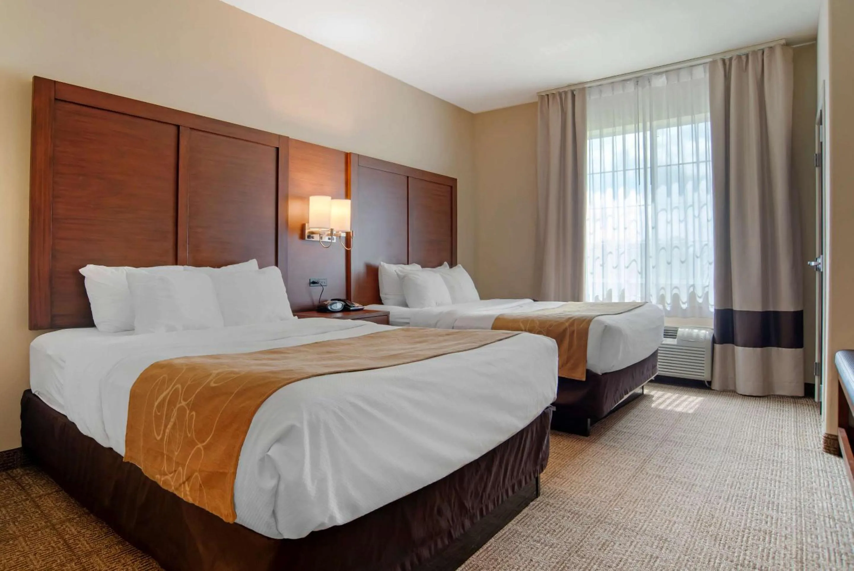 Bedroom, Bed in Comfort Suites Alexandria North