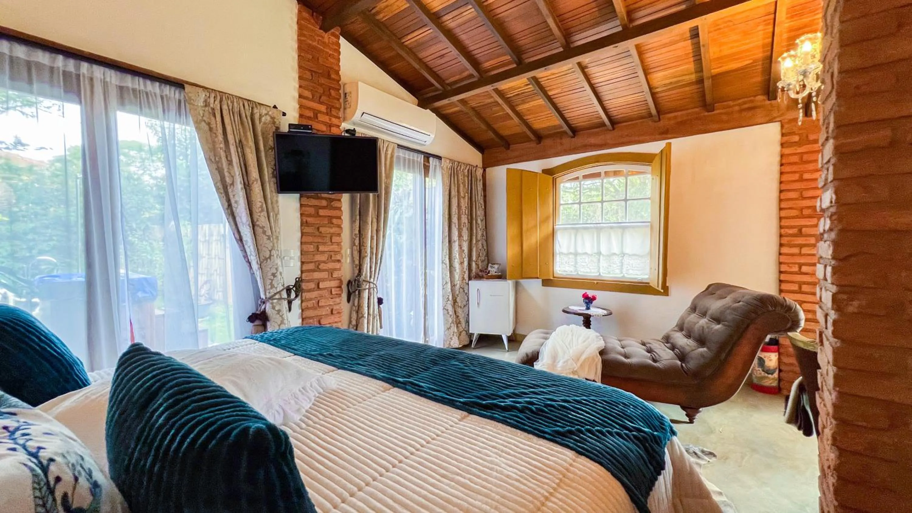 TV and multimedia, Bed in Segredo da Serra Guest House