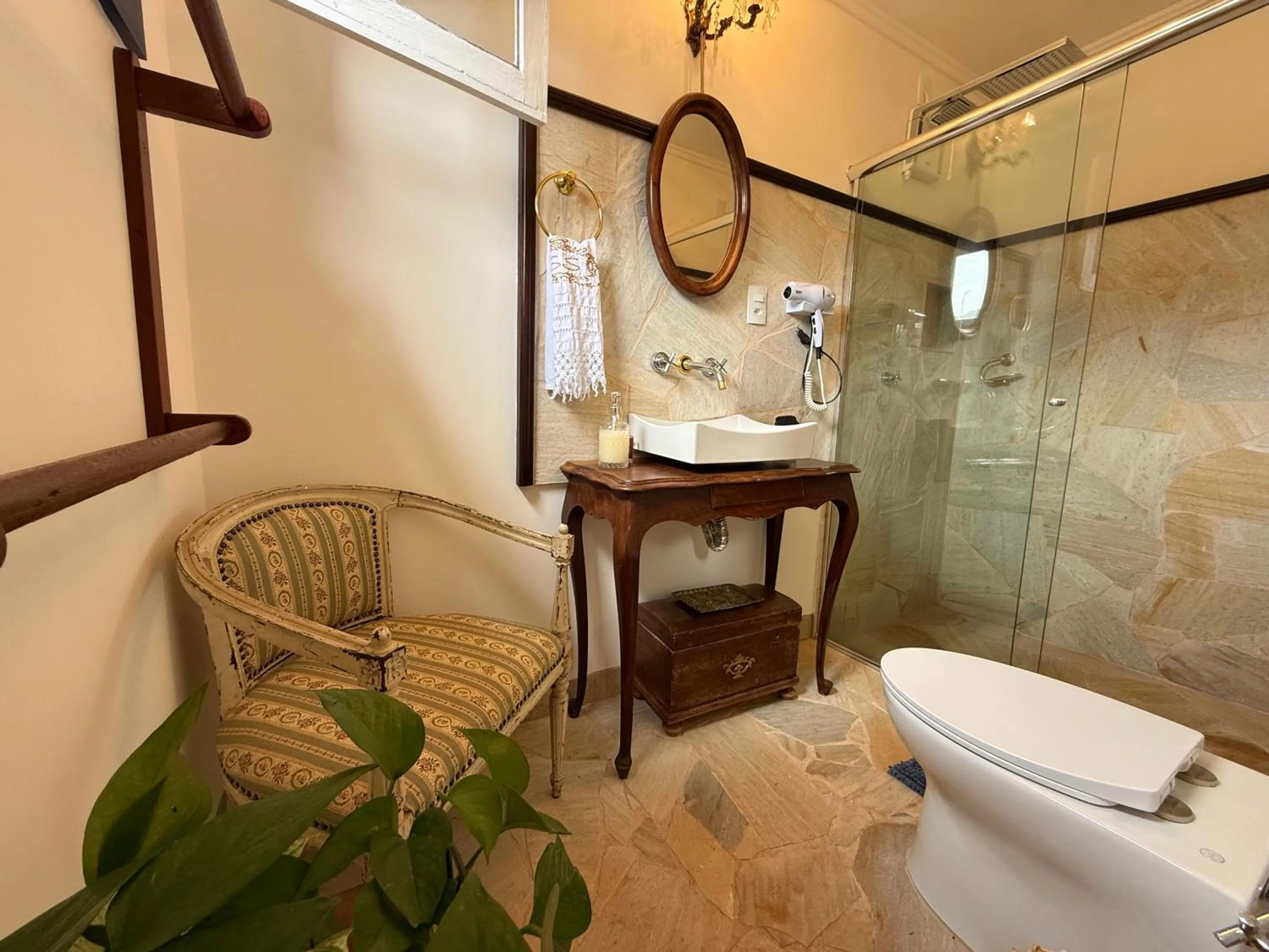 Toilet in Segredo da Serra Guest House