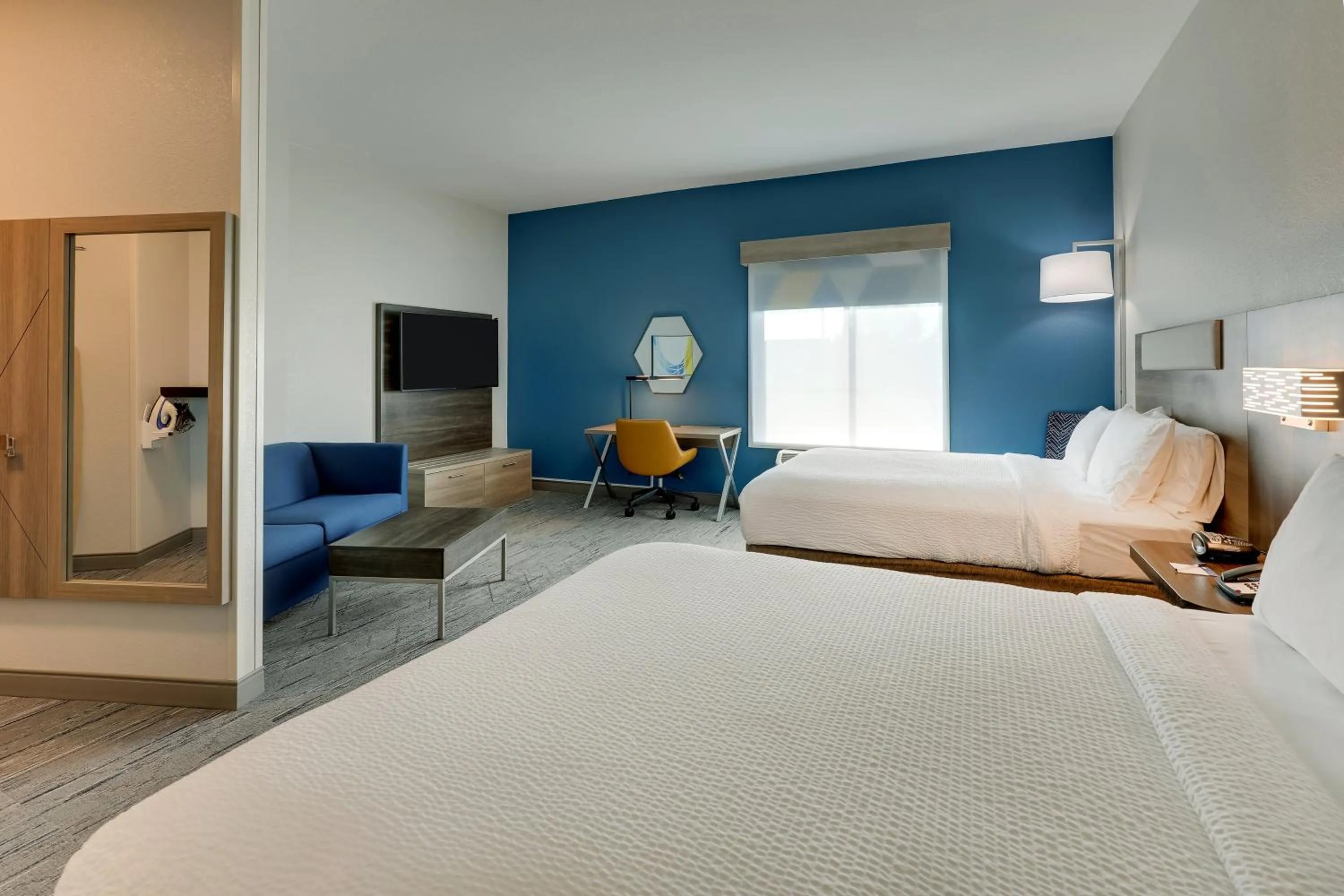 Photo of the whole room, Bed in Holiday Inn Express Leland - Wilmington Area by IHG