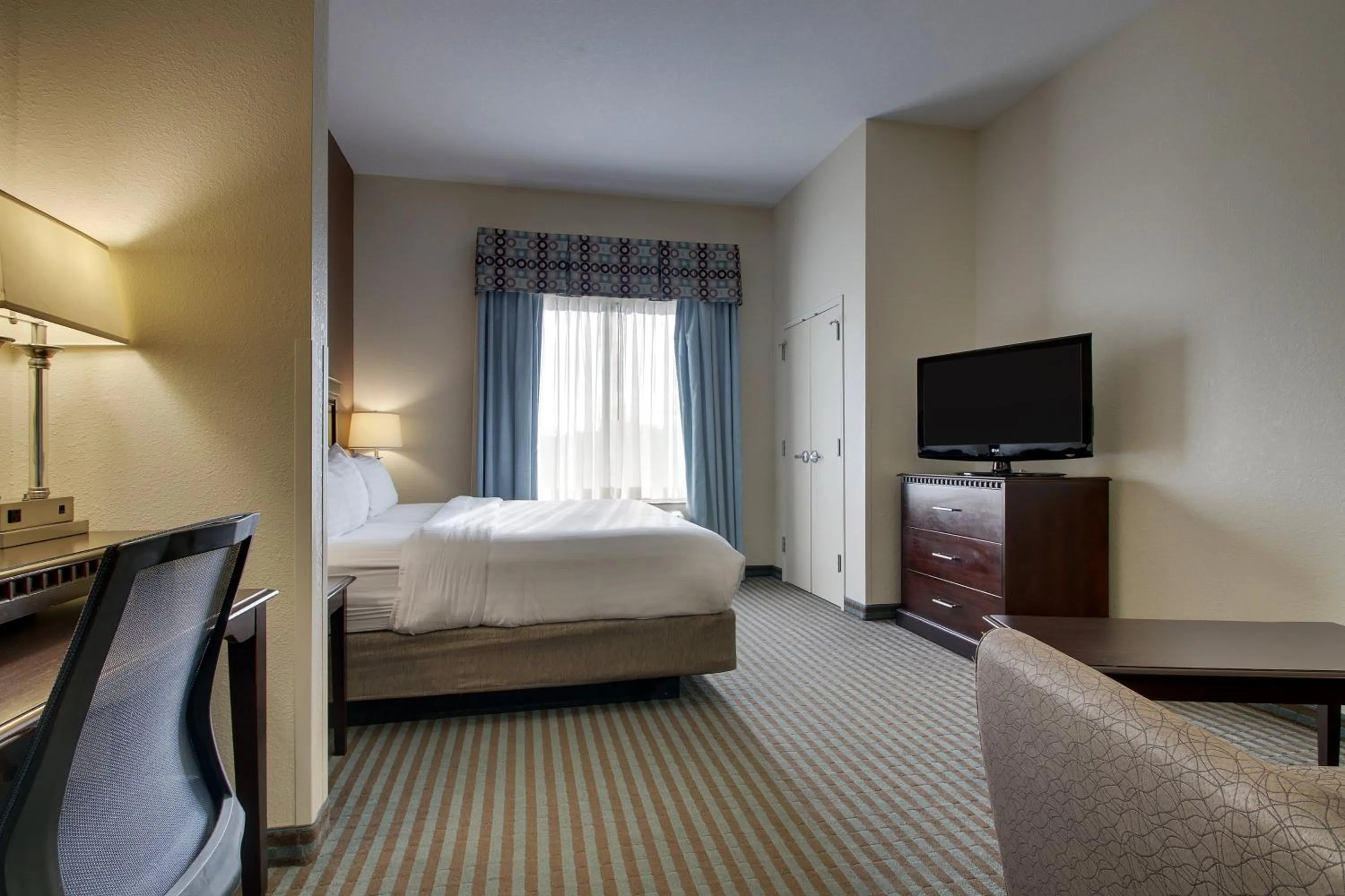 Photo of the whole room, Bed in Holiday Inn Express Leland - Wilmington Area by IHG