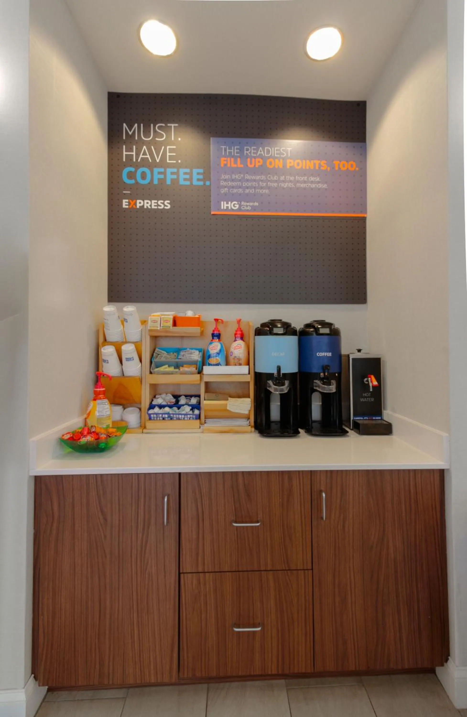 Coffee/tea facilities in Holiday Inn Express Leland - Wilmington Area by IHG