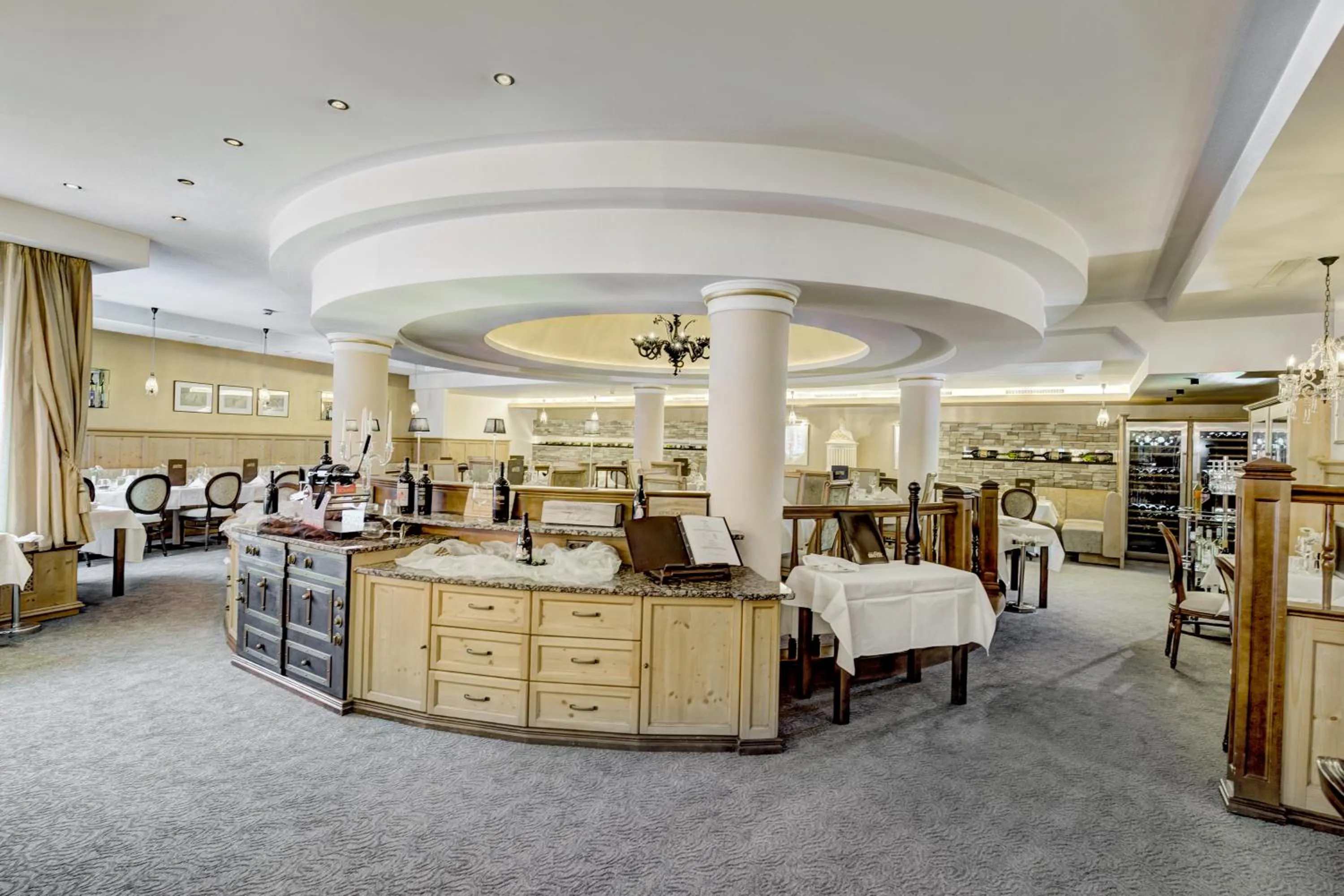 Restaurant/places to eat in Hotel Brigitte