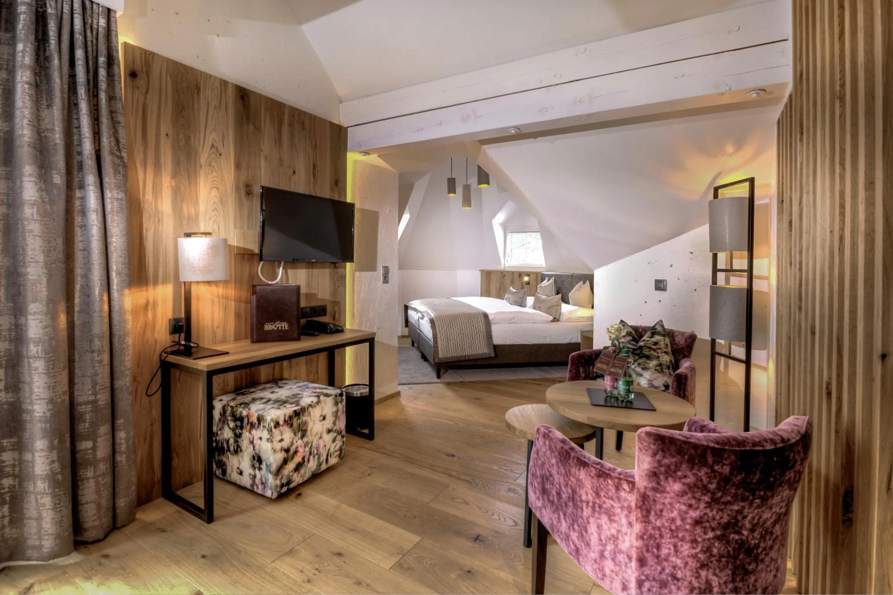 TV and multimedia, Bed in Hotel Brigitte