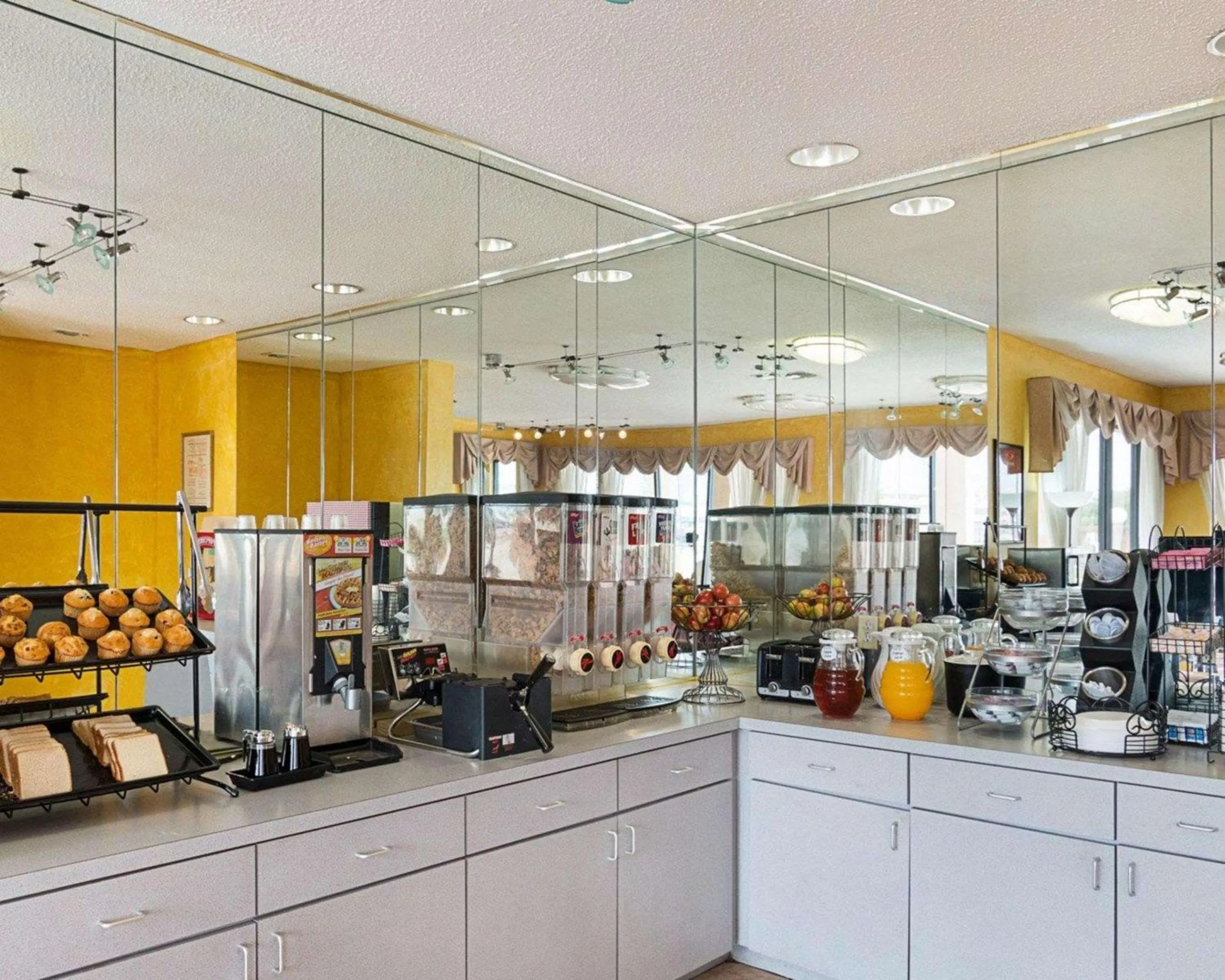 Restaurant/places to eat in Econo Lodge Hillsboro I-35