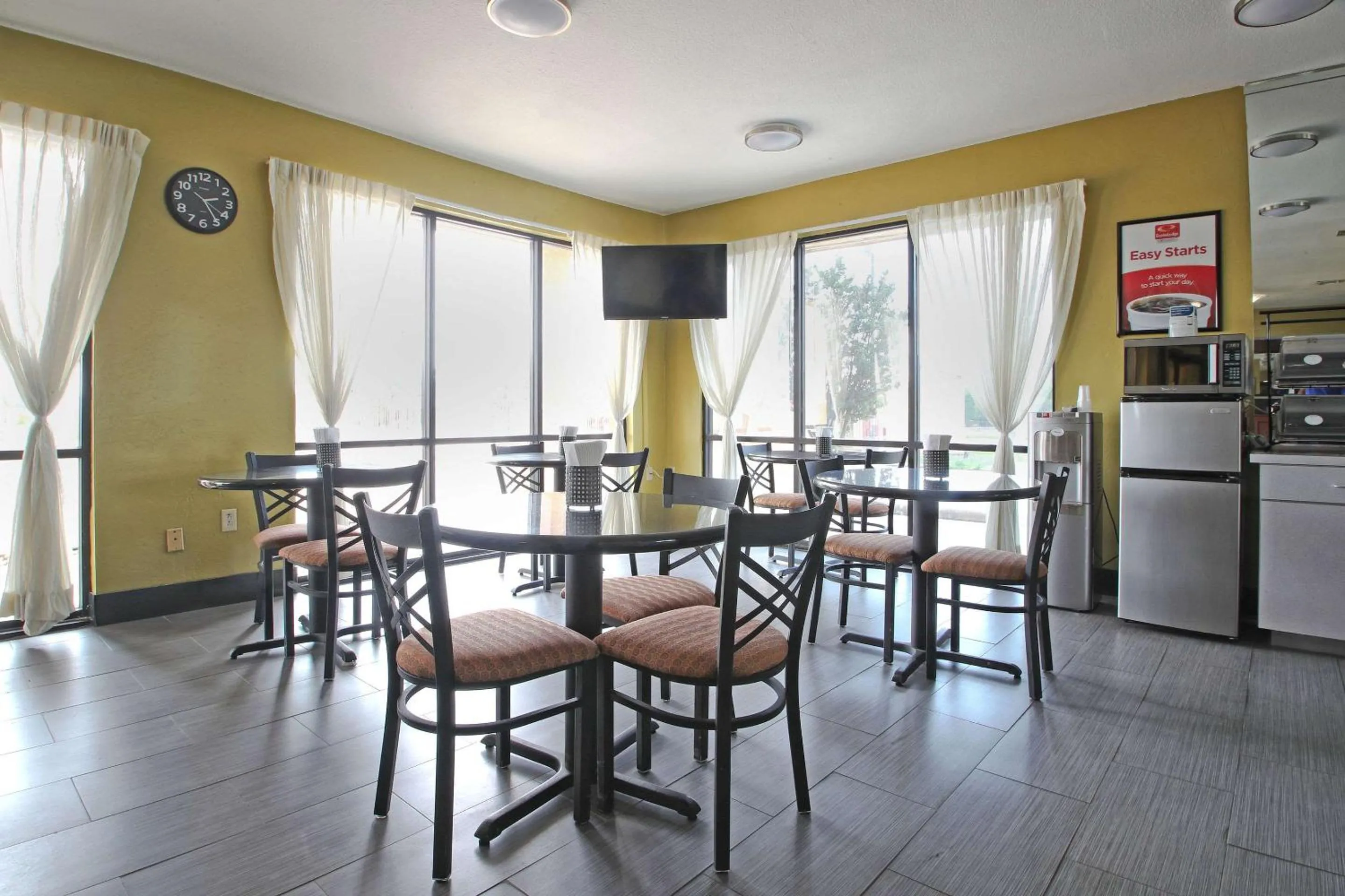 Restaurant/places to eat in Econo Lodge Hillsboro I-35