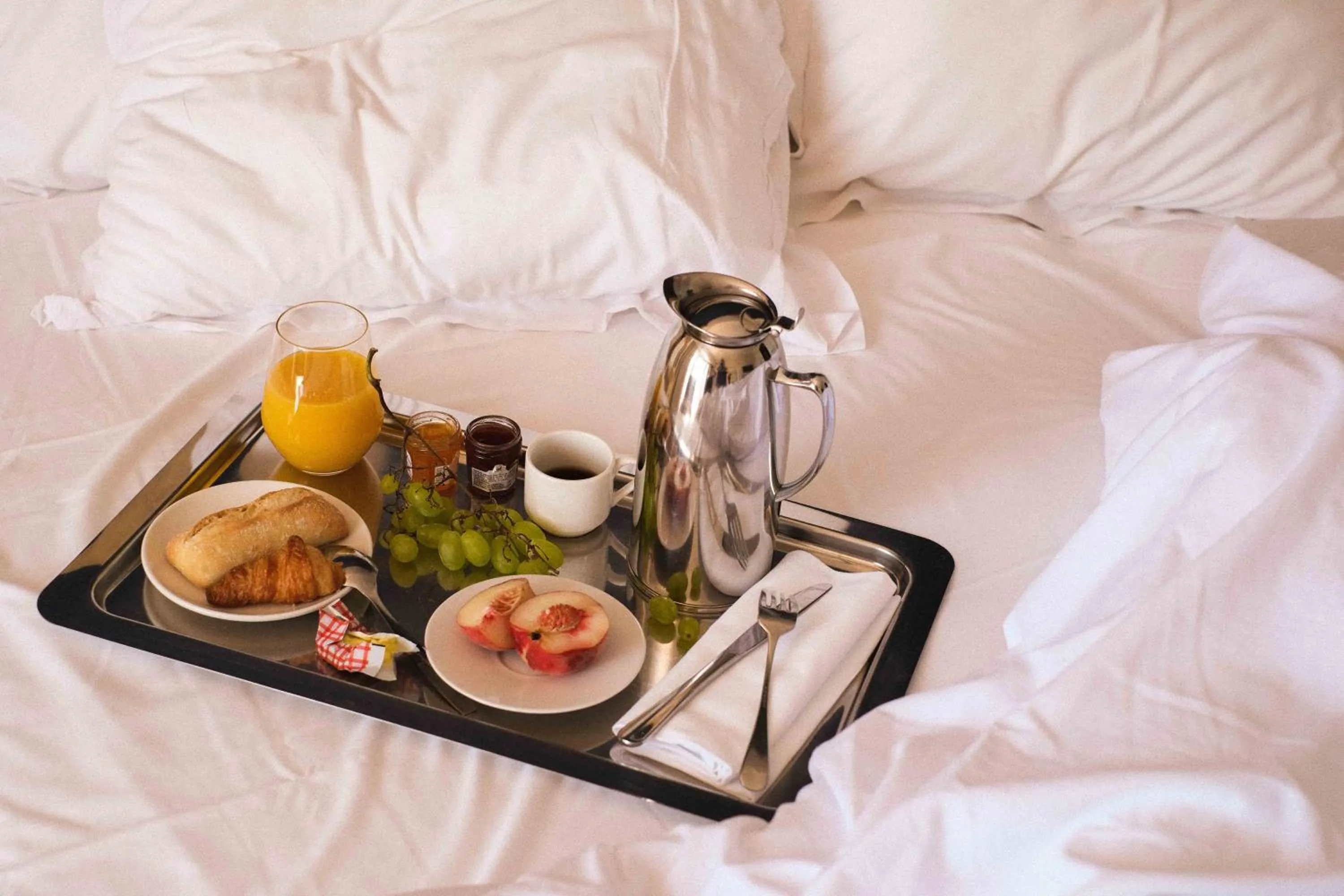Breakfast, Bed in Hôtel Helios & SPA - Ile des Embiez