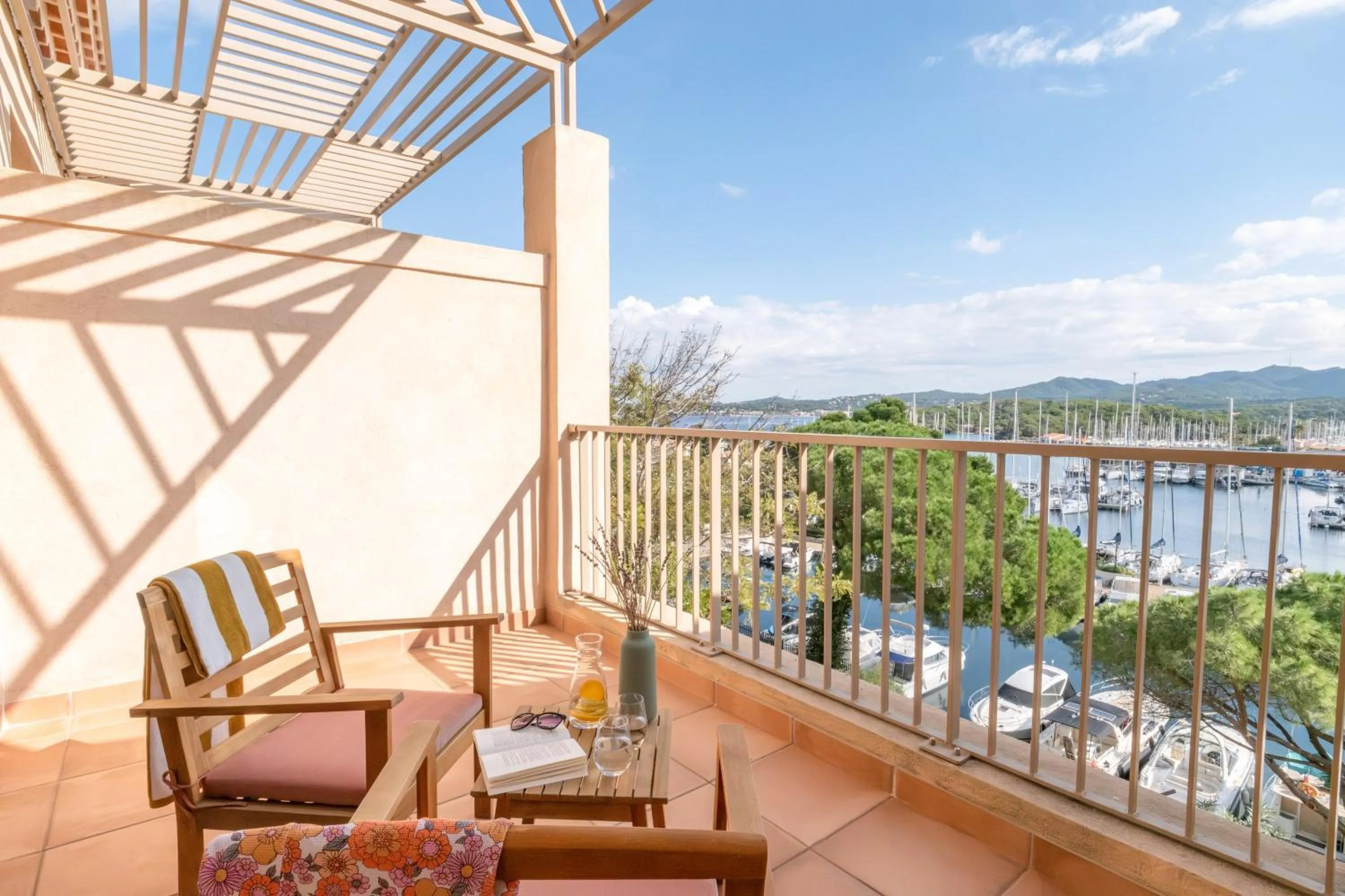 Patio in Hôtel Helios & SPA - Ile des Embiez