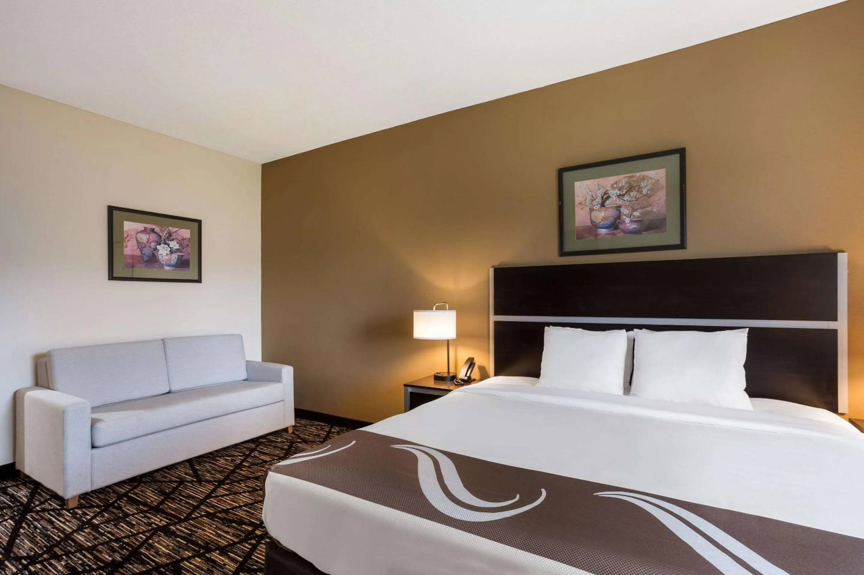 Bedroom, Bed in Quality Inn & Suites Pearl-Jackson