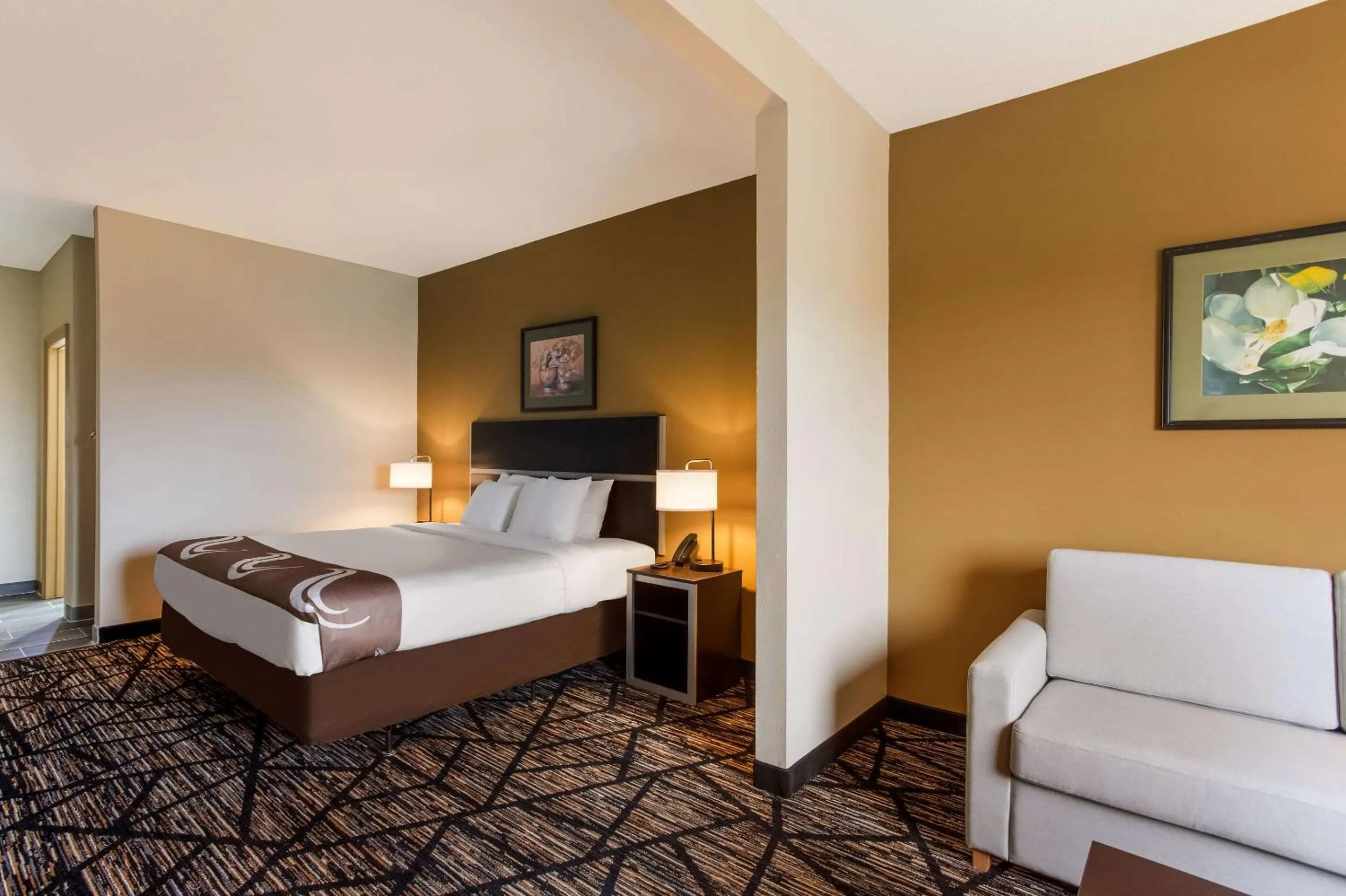 Bedroom, Bed in Quality Inn & Suites Pearl-Jackson