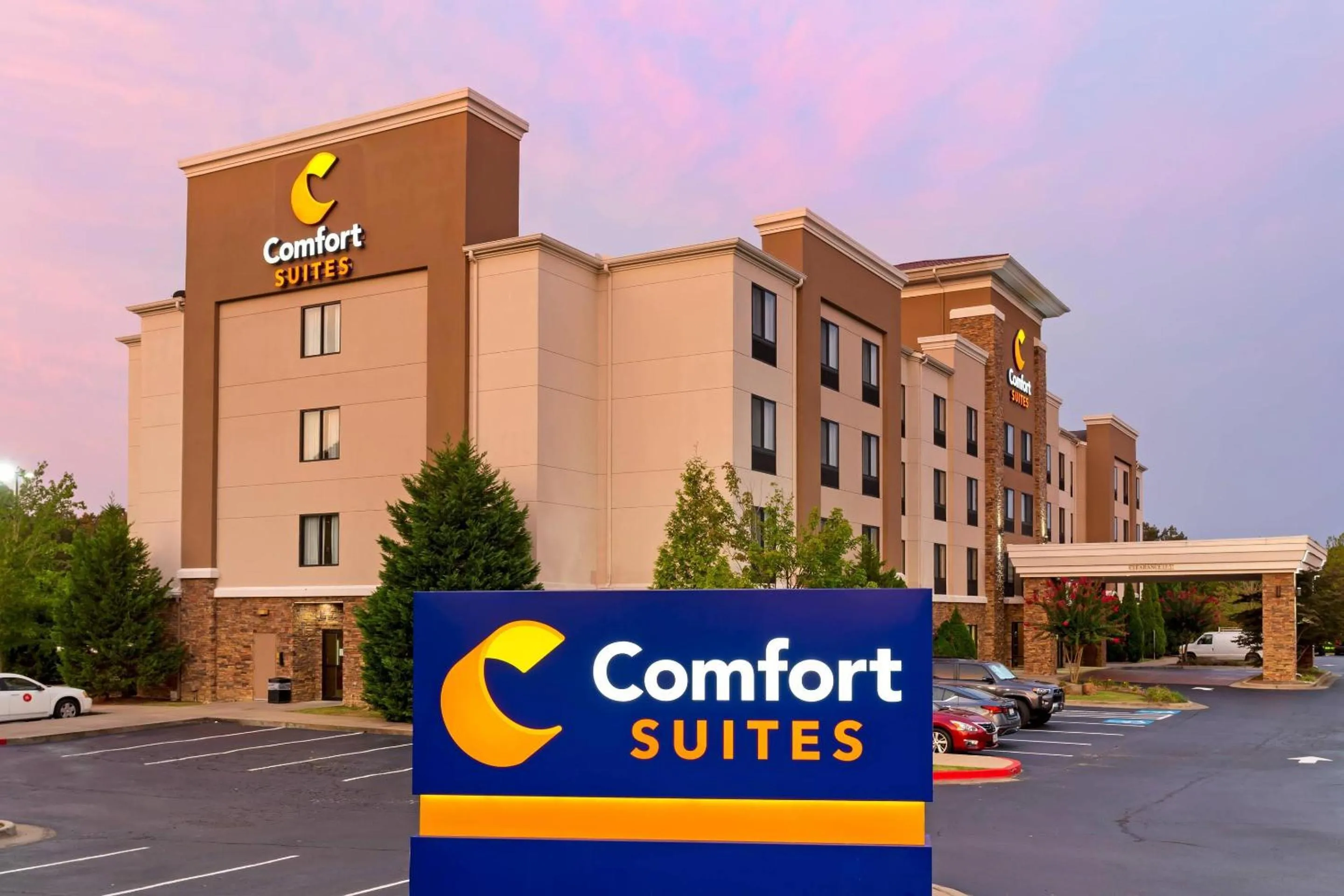 Property building in Comfort Suites Little Rock West