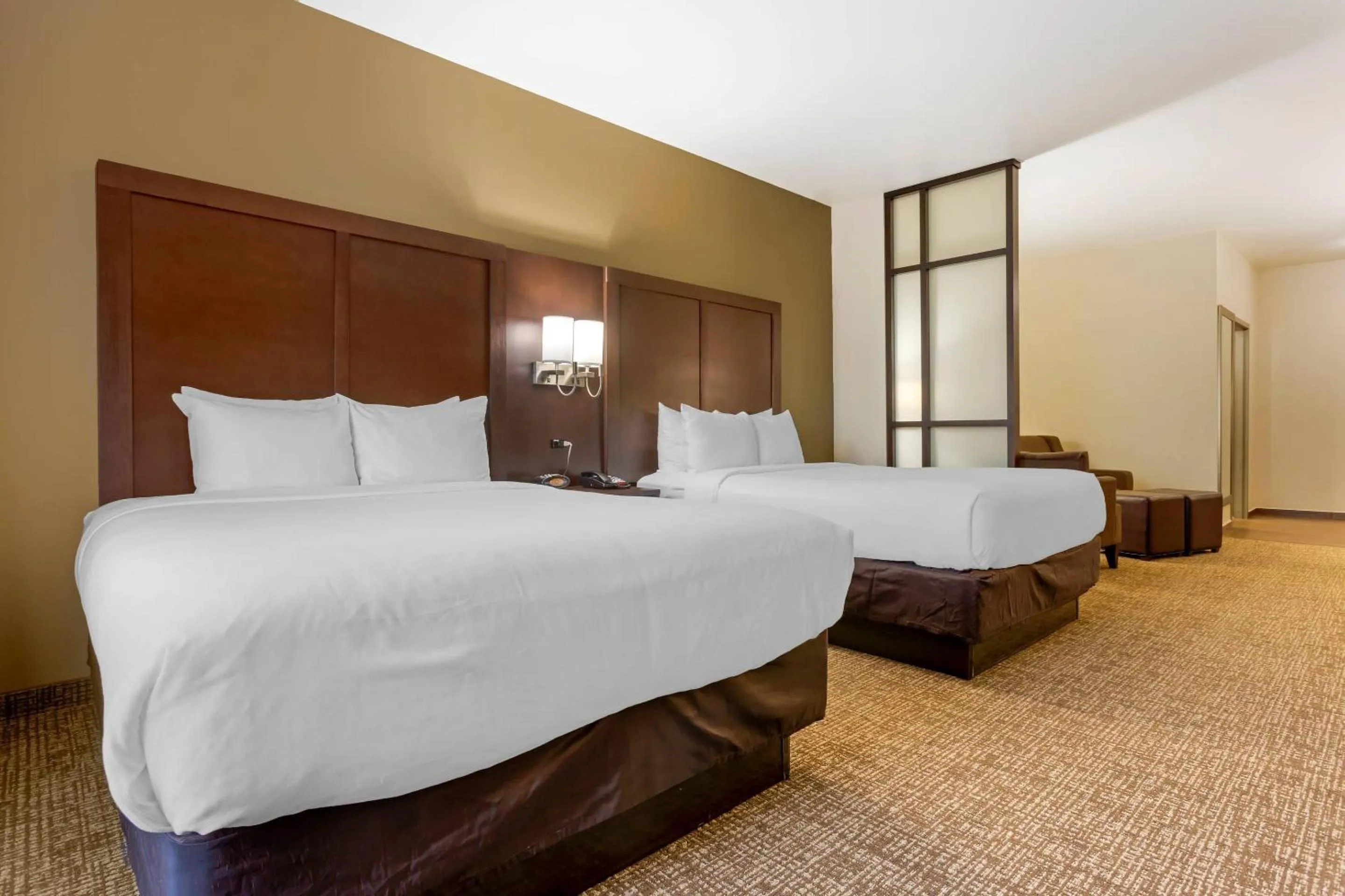 Bedroom, Bed in Comfort Suites Little Rock West