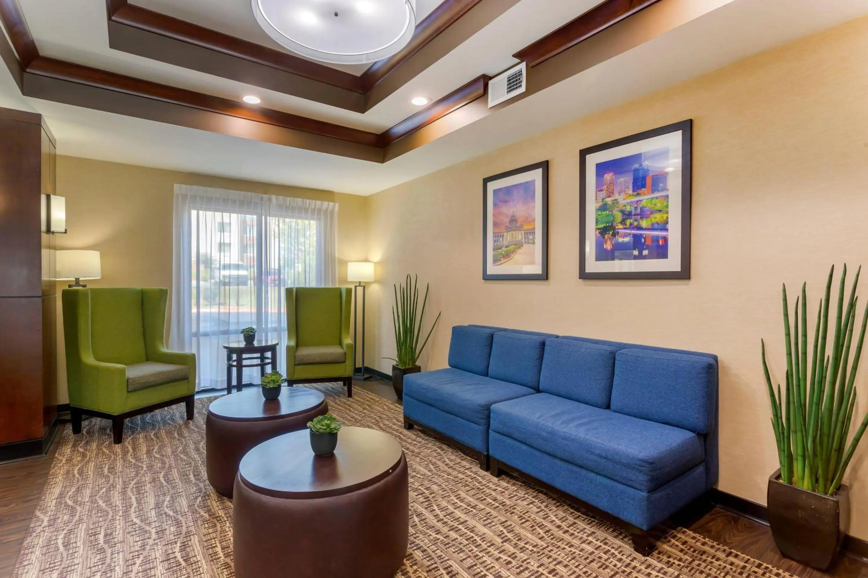 Lobby or reception in Comfort Suites Little Rock West