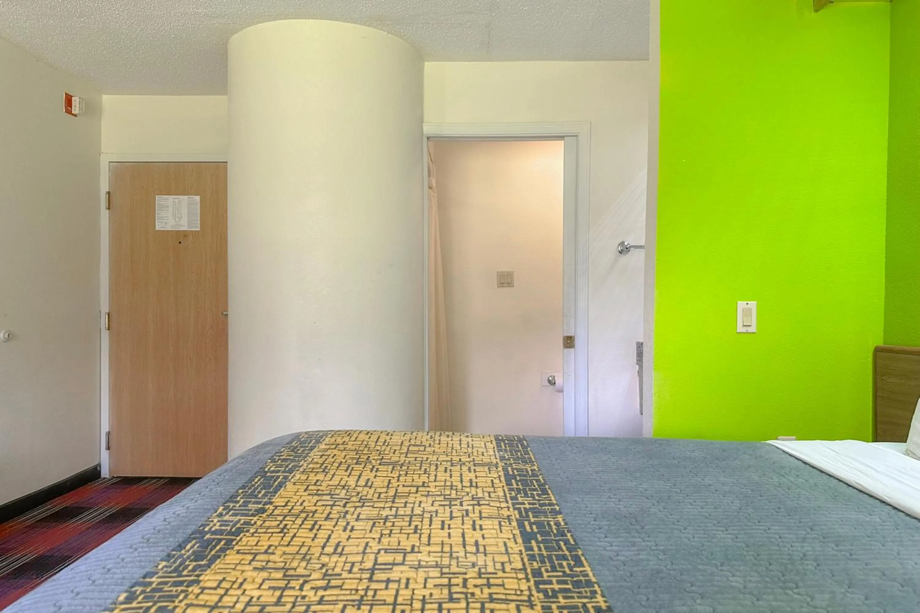 Bedroom, Bed in Classic Inn By Townhouse American Way Memphis I 240