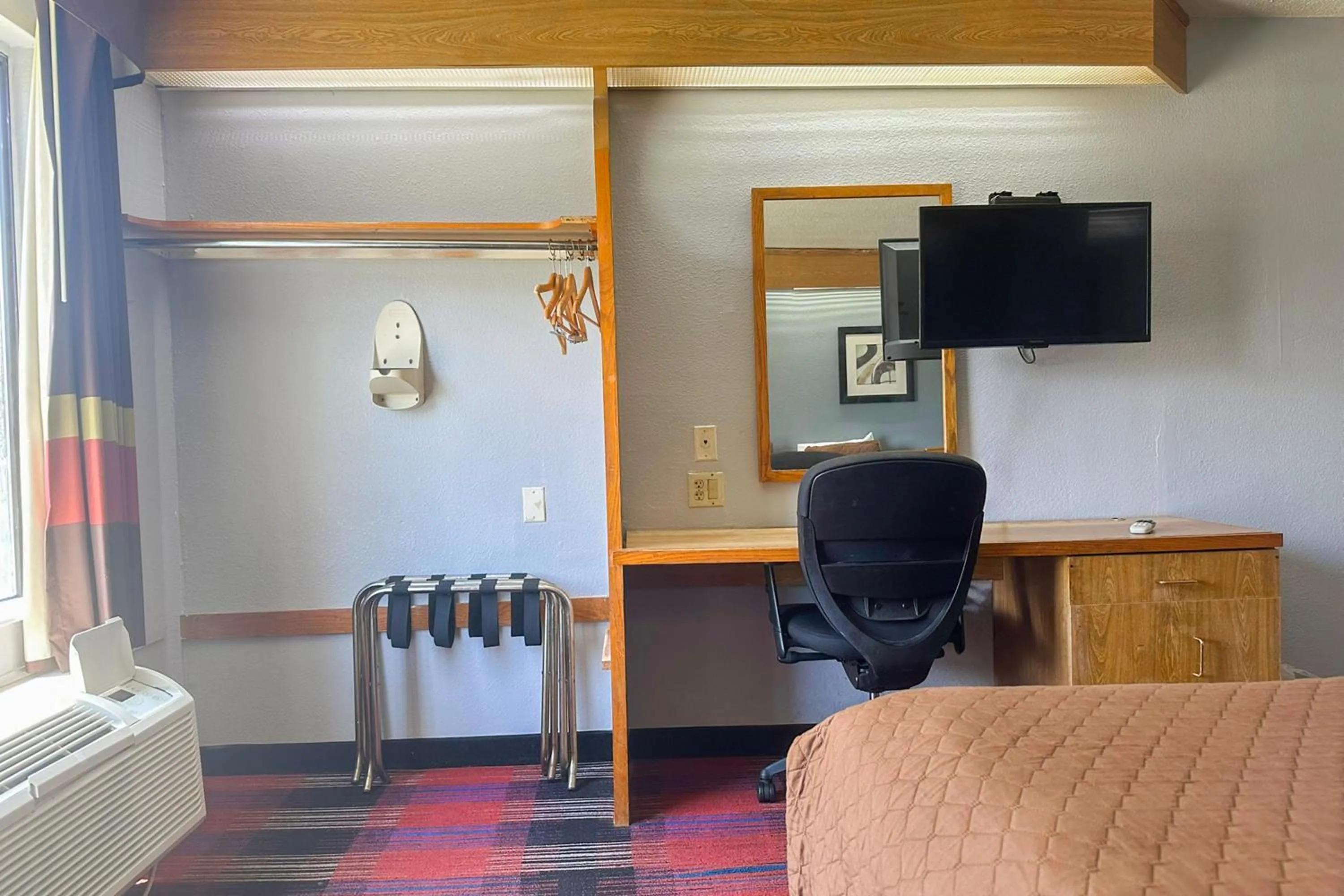 Bedroom in Classic Inn By Townhouse American Way Memphis I 240