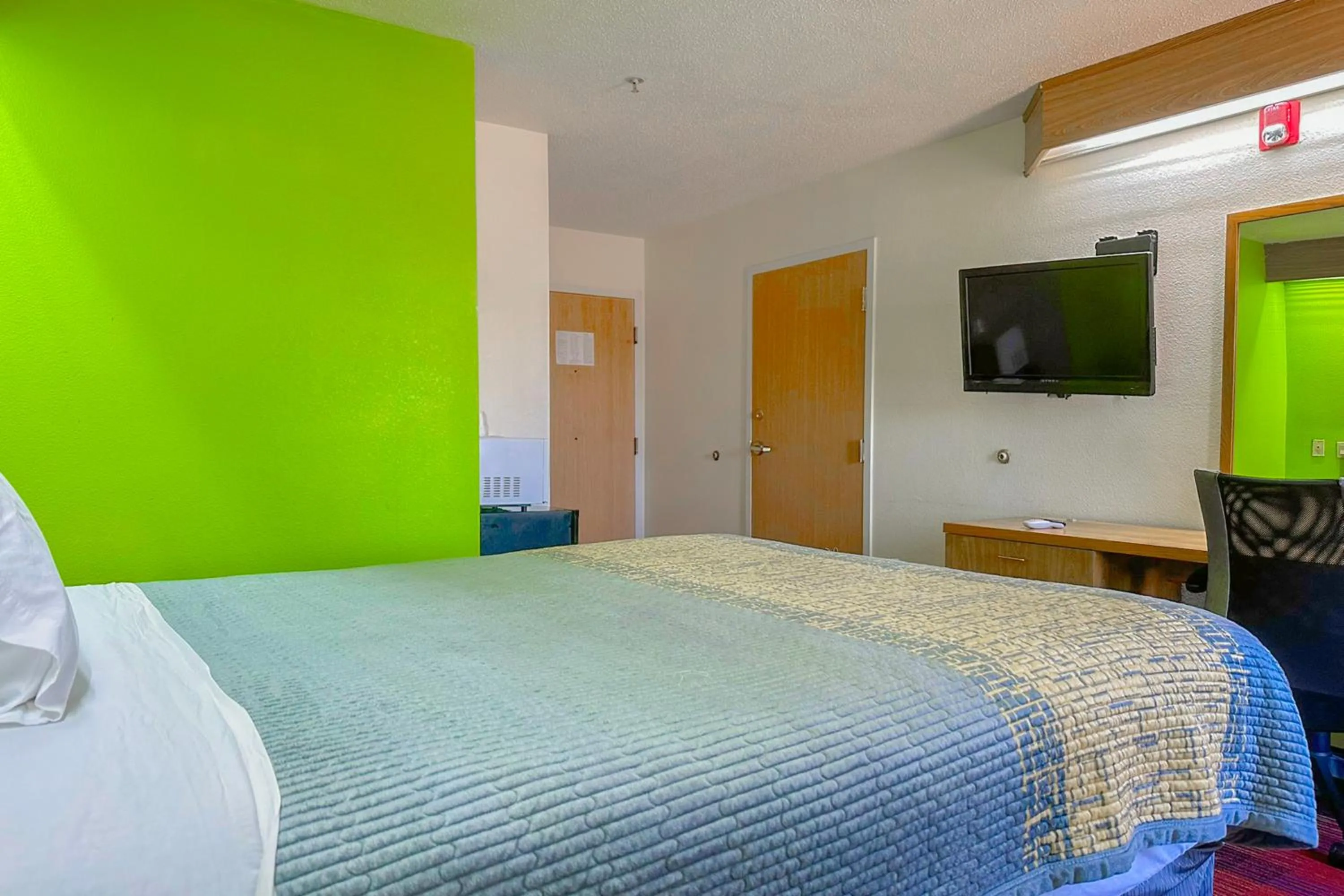 Bedroom, Bed in Classic Inn By Townhouse American Way Memphis I 240