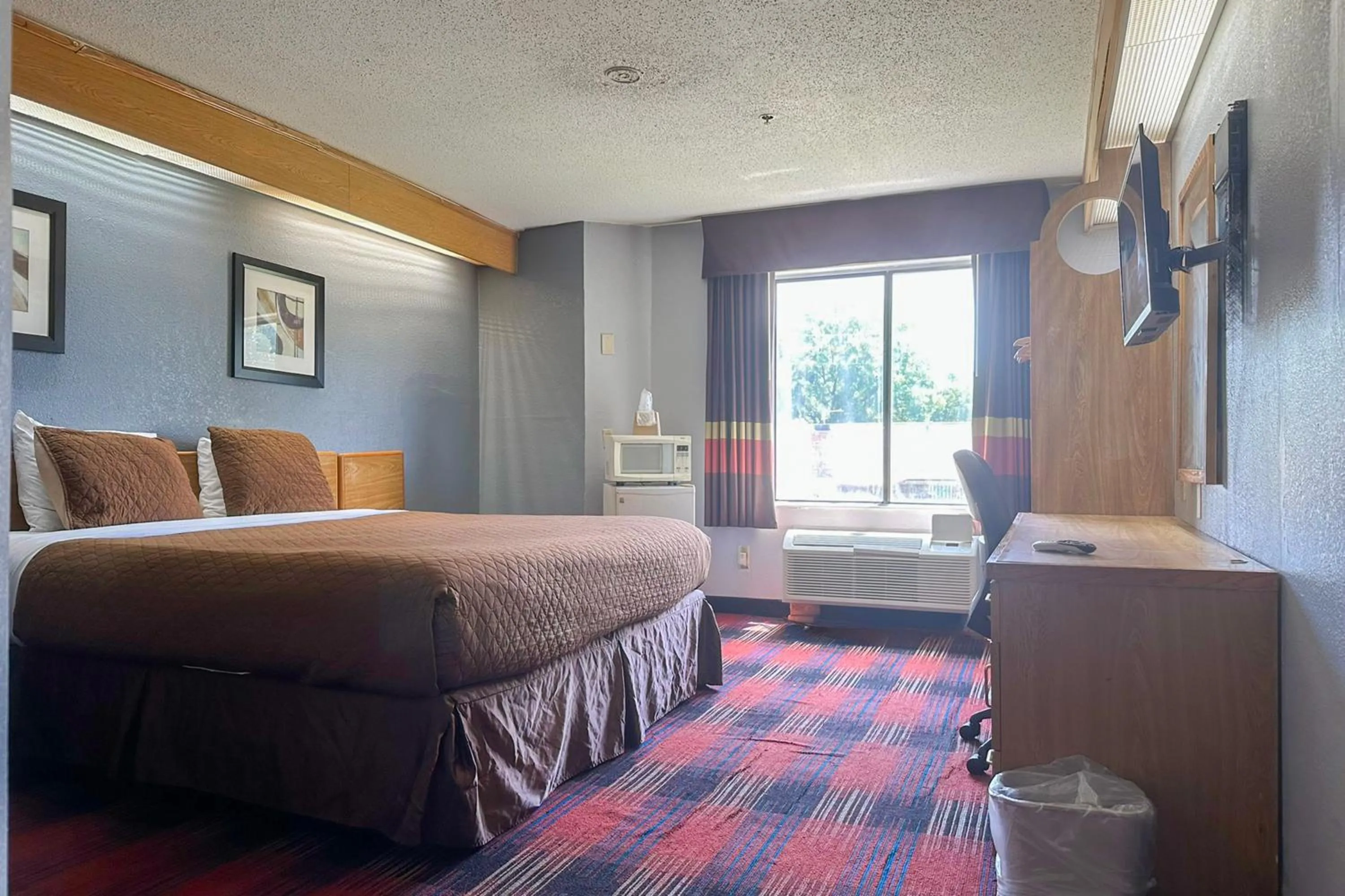 Bedroom, Bed in Classic Inn By Townhouse American Way Memphis I 240