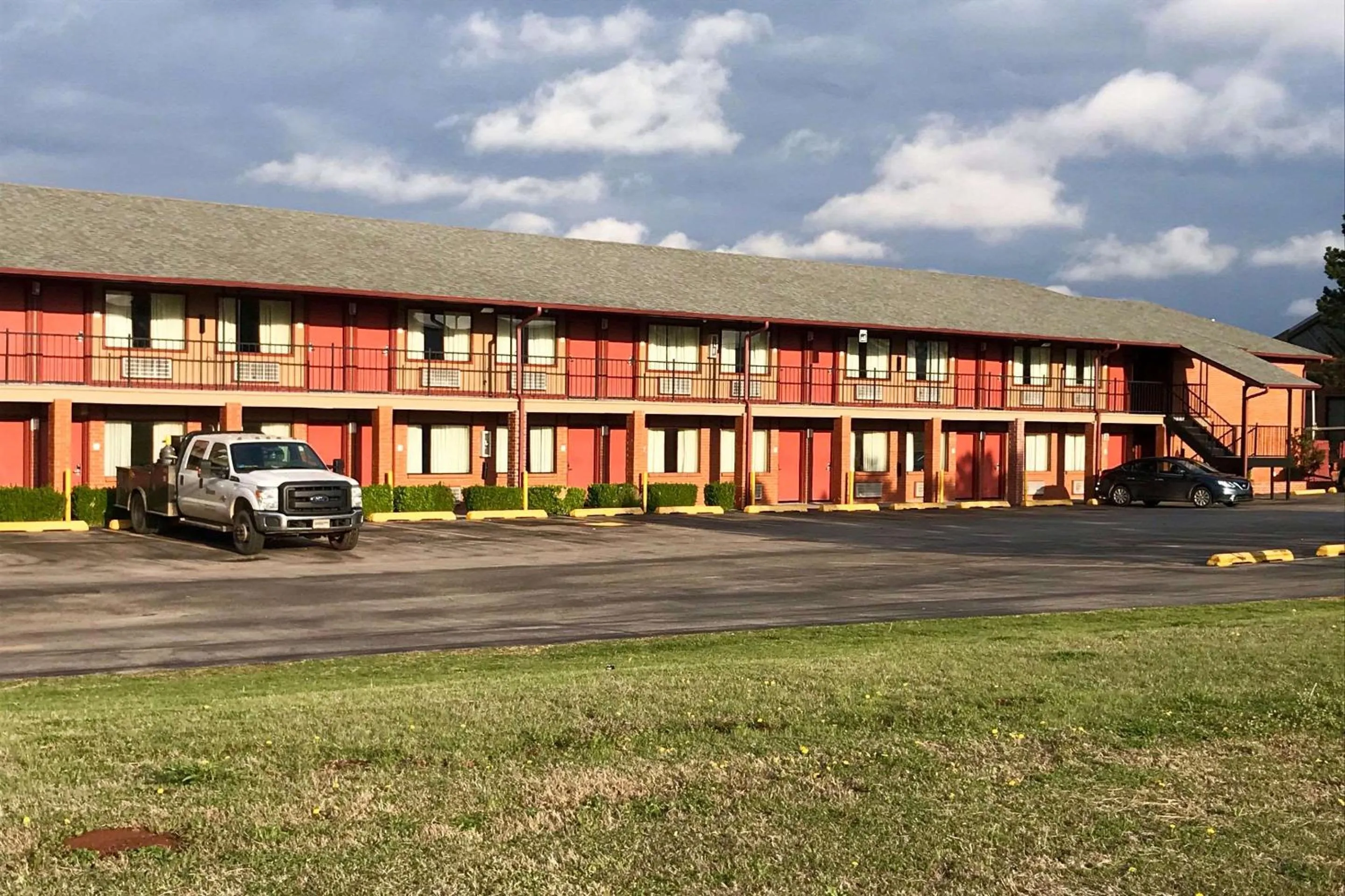 Property building in Econo Lodge Purcell