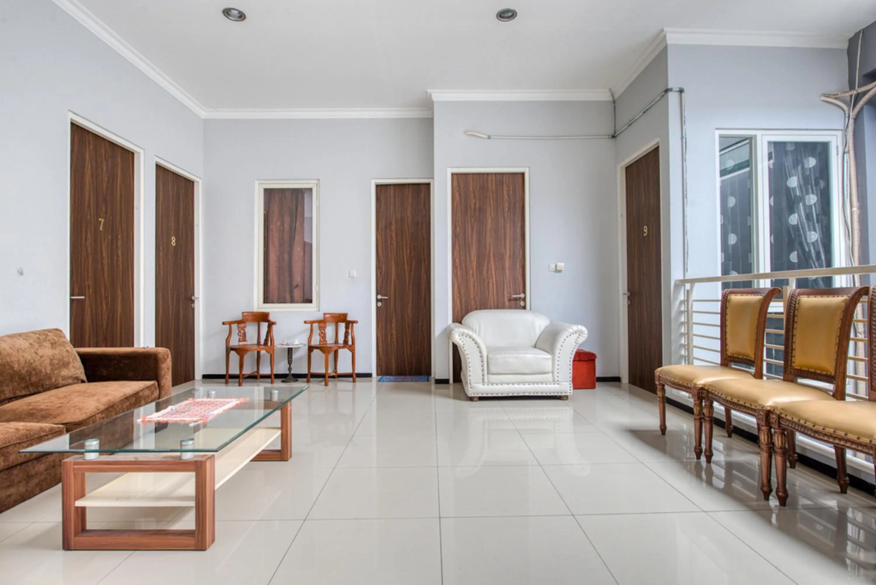 Lobby or reception in RedDoorz near Surabaya Zoo