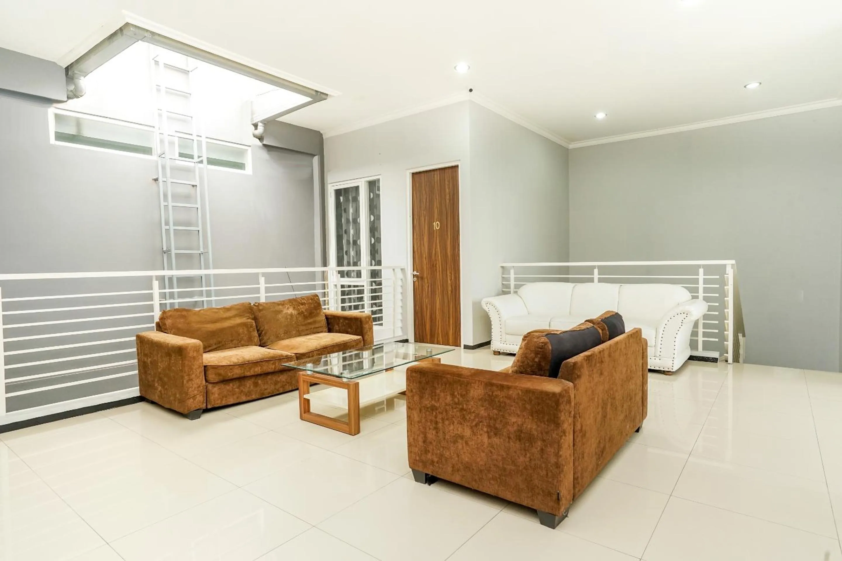 Living room in RedDoorz near Surabaya Zoo