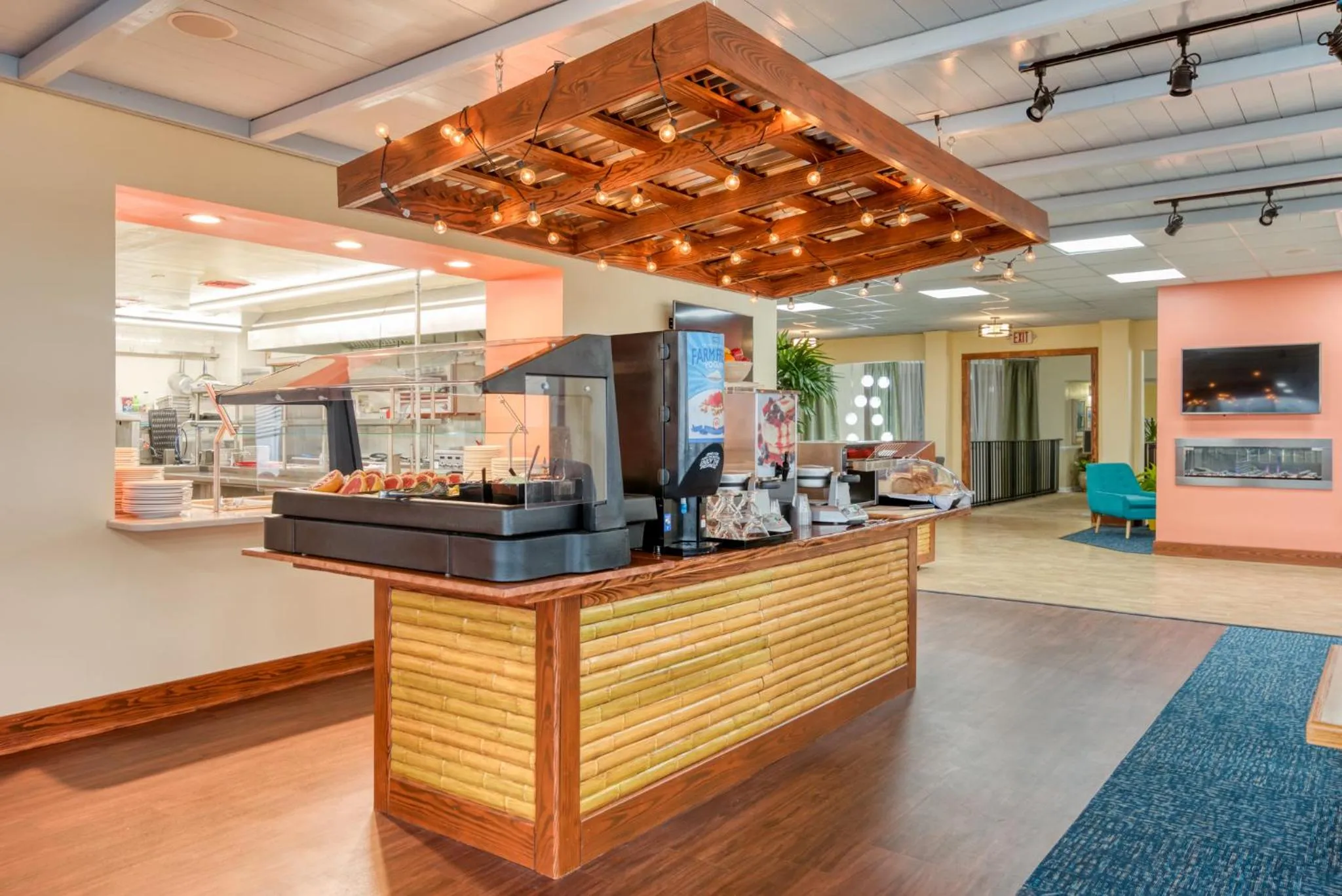 Restaurant/places to eat in Ramada Plaza by Wyndham Nags Head Oceanfront