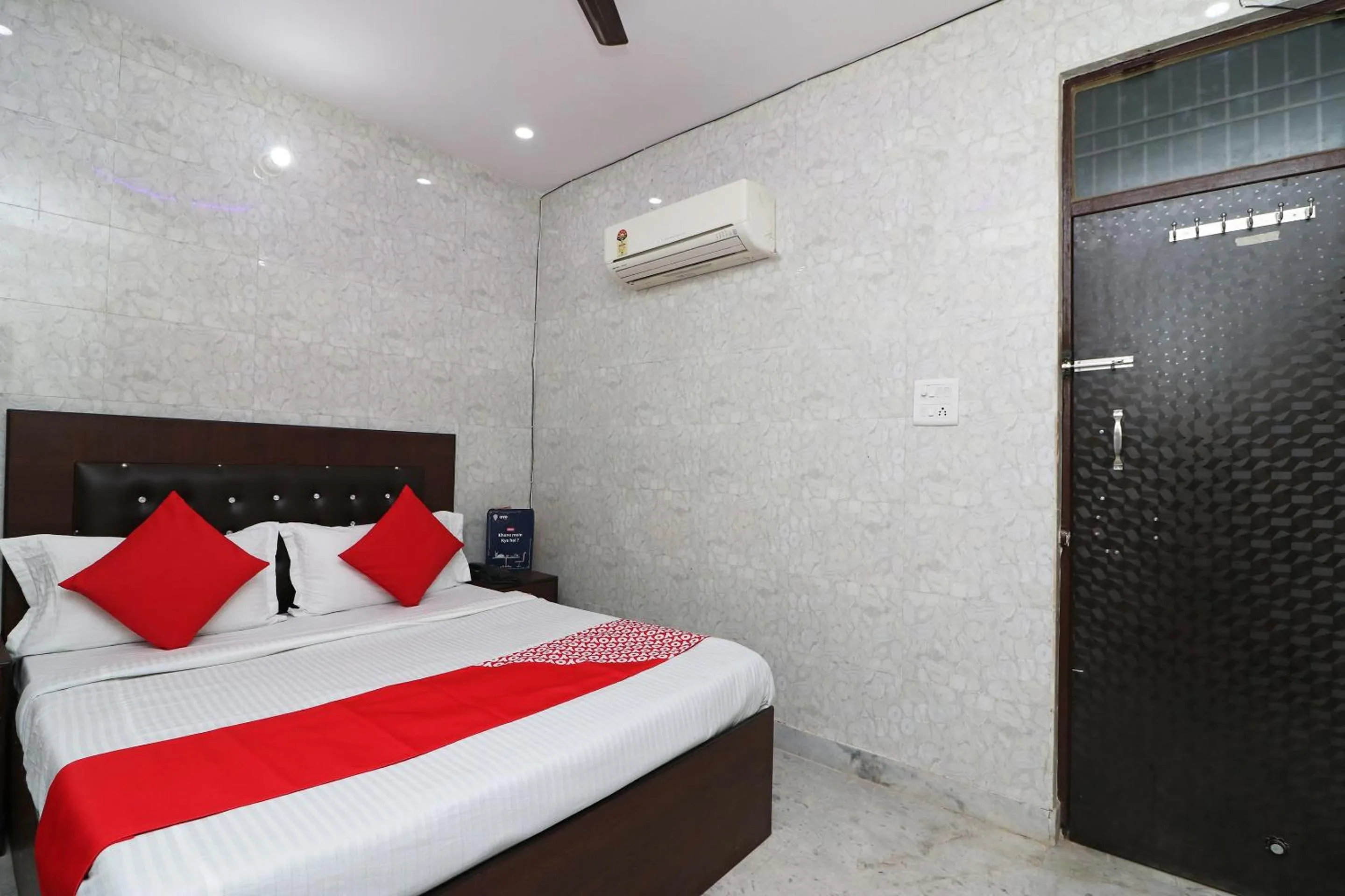 Classic Triple Room - single occupancy in Hotel O Zaki Hs Near Taj Mahal